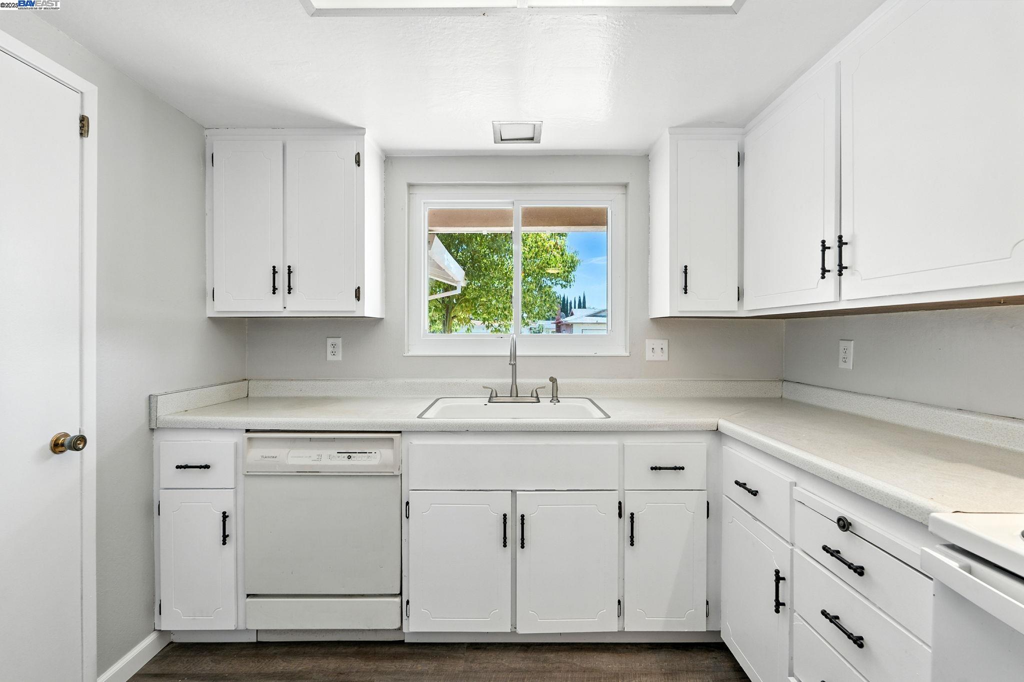 Detail Gallery Image 6 of 27 For 2924 Ventura Ct, Antioch,  CA 94509 - 4 Beds | 2 Baths