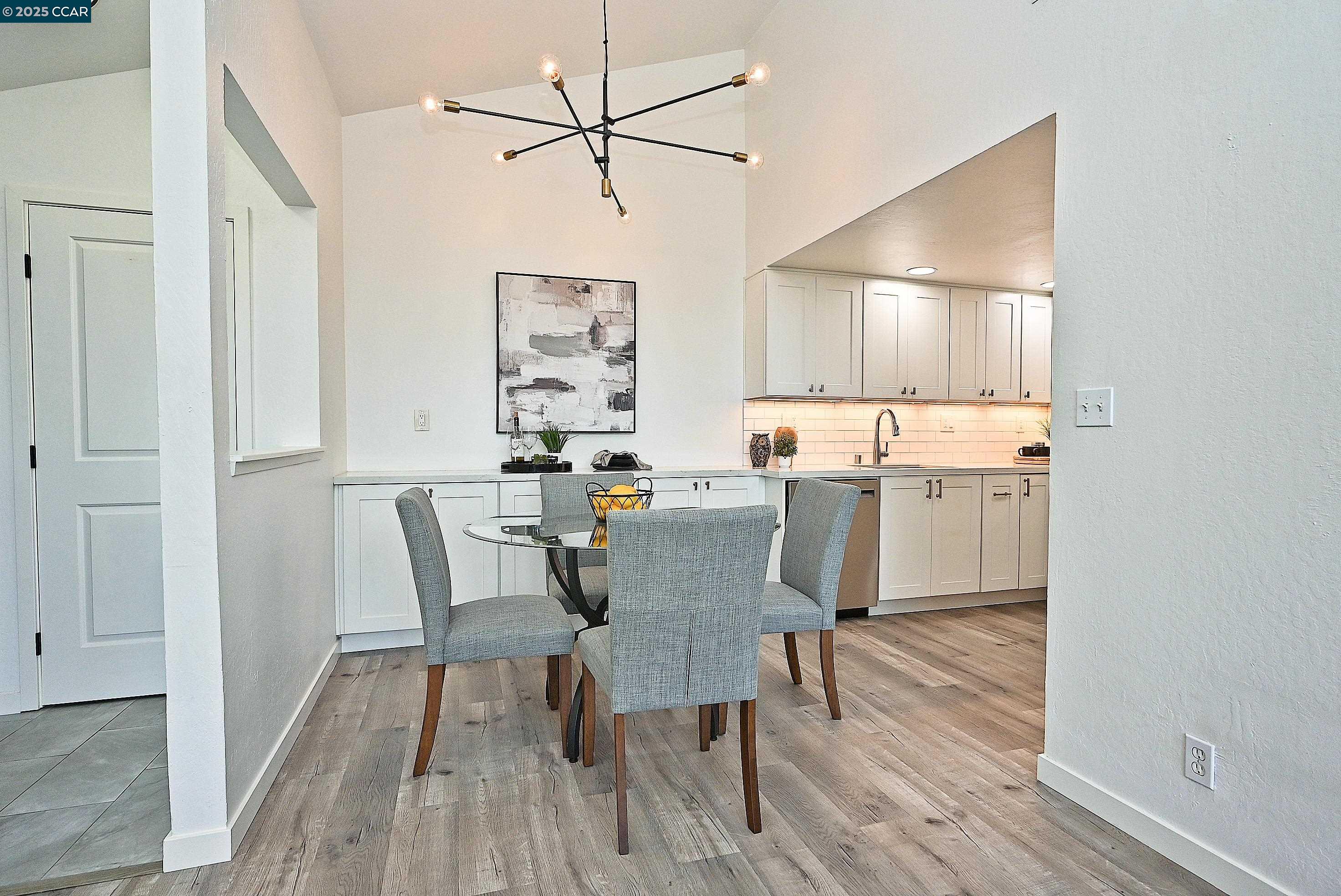 Photo #9: 41107644 Listing: Photo #9