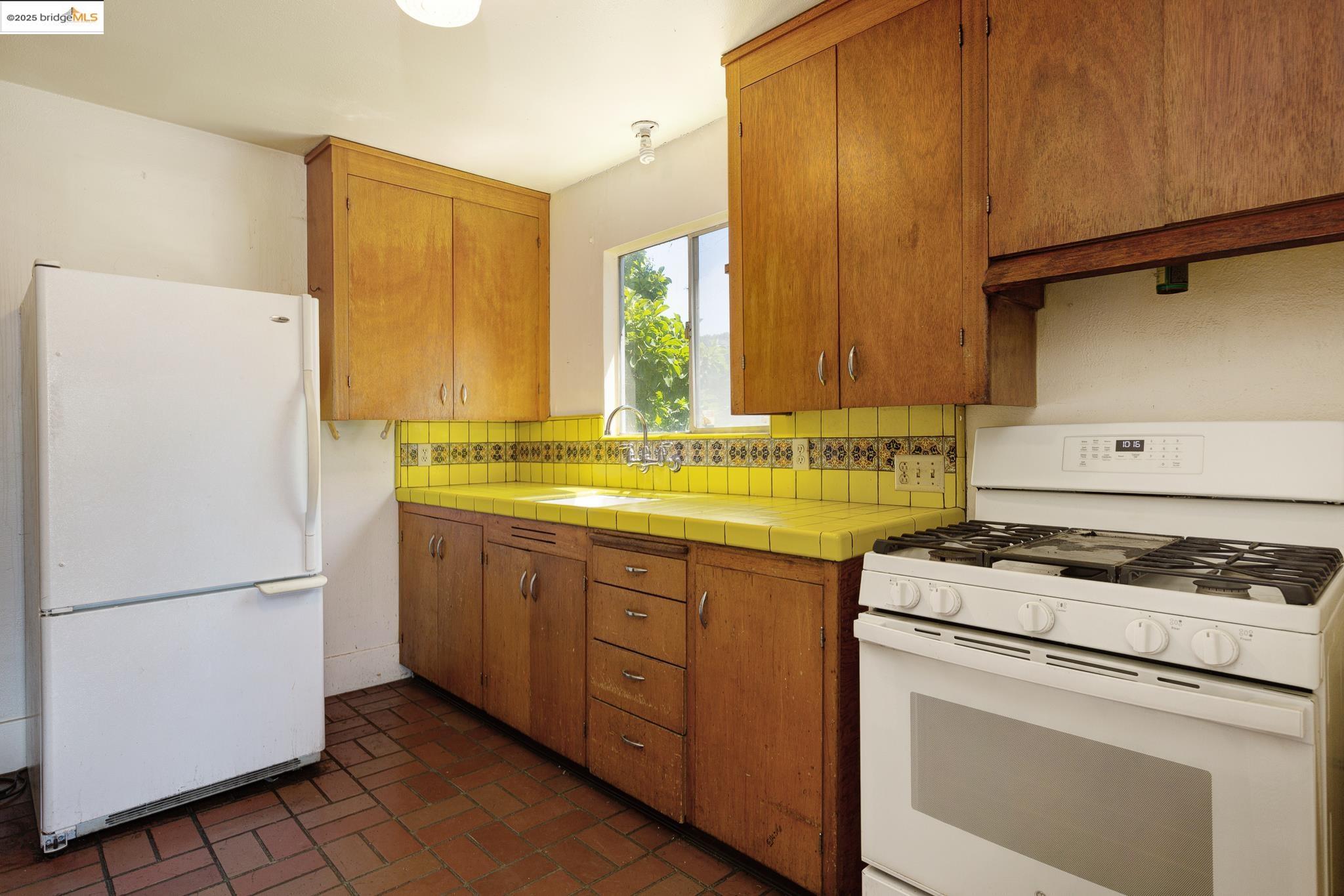 Detail Gallery Image 11 of 23 For 6022 Merriewood Dr, Oakland,  CA 94611 - 1 Beds | 1 Baths