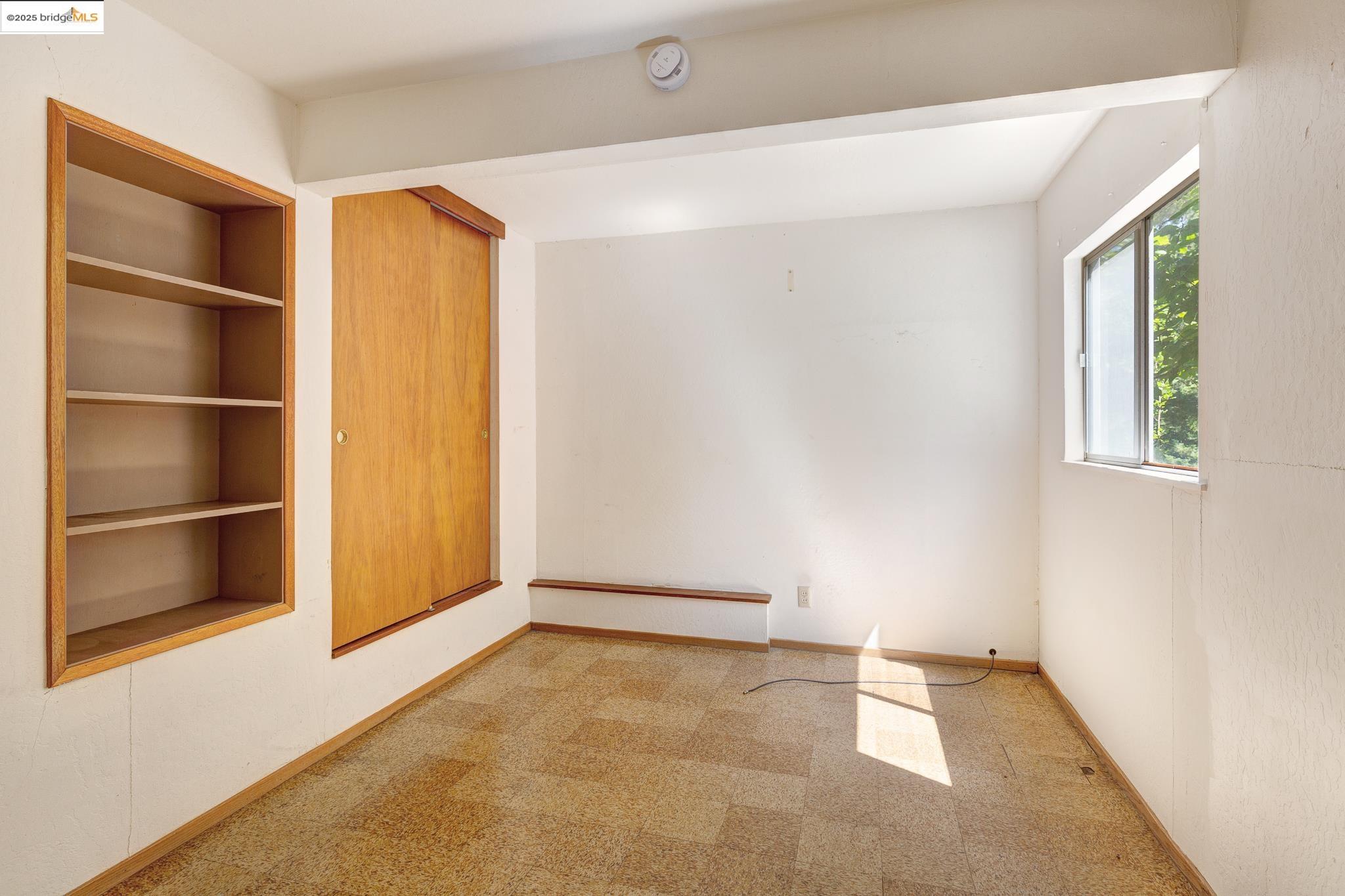 Detail Gallery Image 15 of 23 For 6022 Merriewood Dr, Oakland,  CA 94611 - 1 Beds | 1 Baths