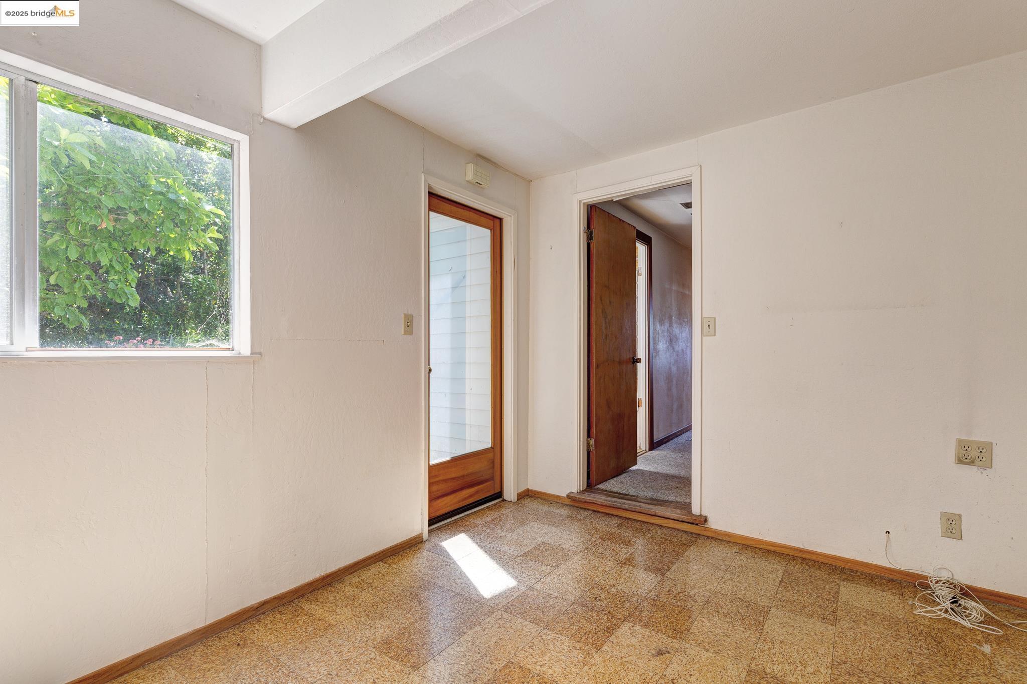 Detail Gallery Image 16 of 23 For 6022 Merriewood Dr, Oakland,  CA 94611 - 1 Beds | 1 Baths