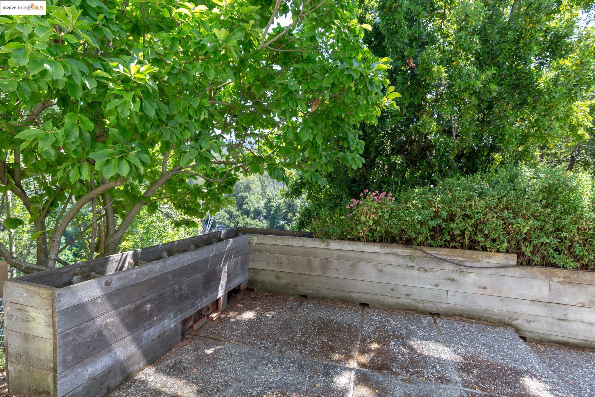 Detail Gallery Image 17 of 23 For 6022 Merriewood Dr, Oakland,  CA 94611 - 1 Beds | 1 Baths