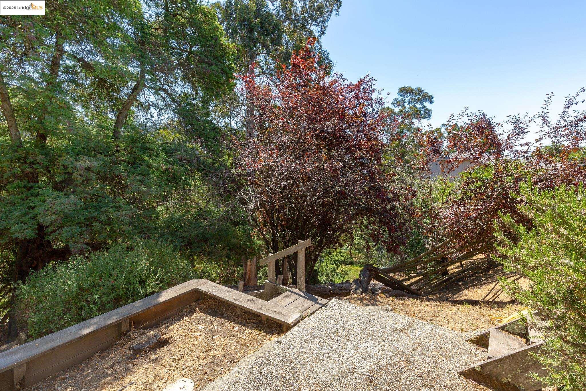 Detail Gallery Image 20 of 23 For 6022 Merriewood Dr, Oakland,  CA 94611 - 1 Beds | 1 Baths