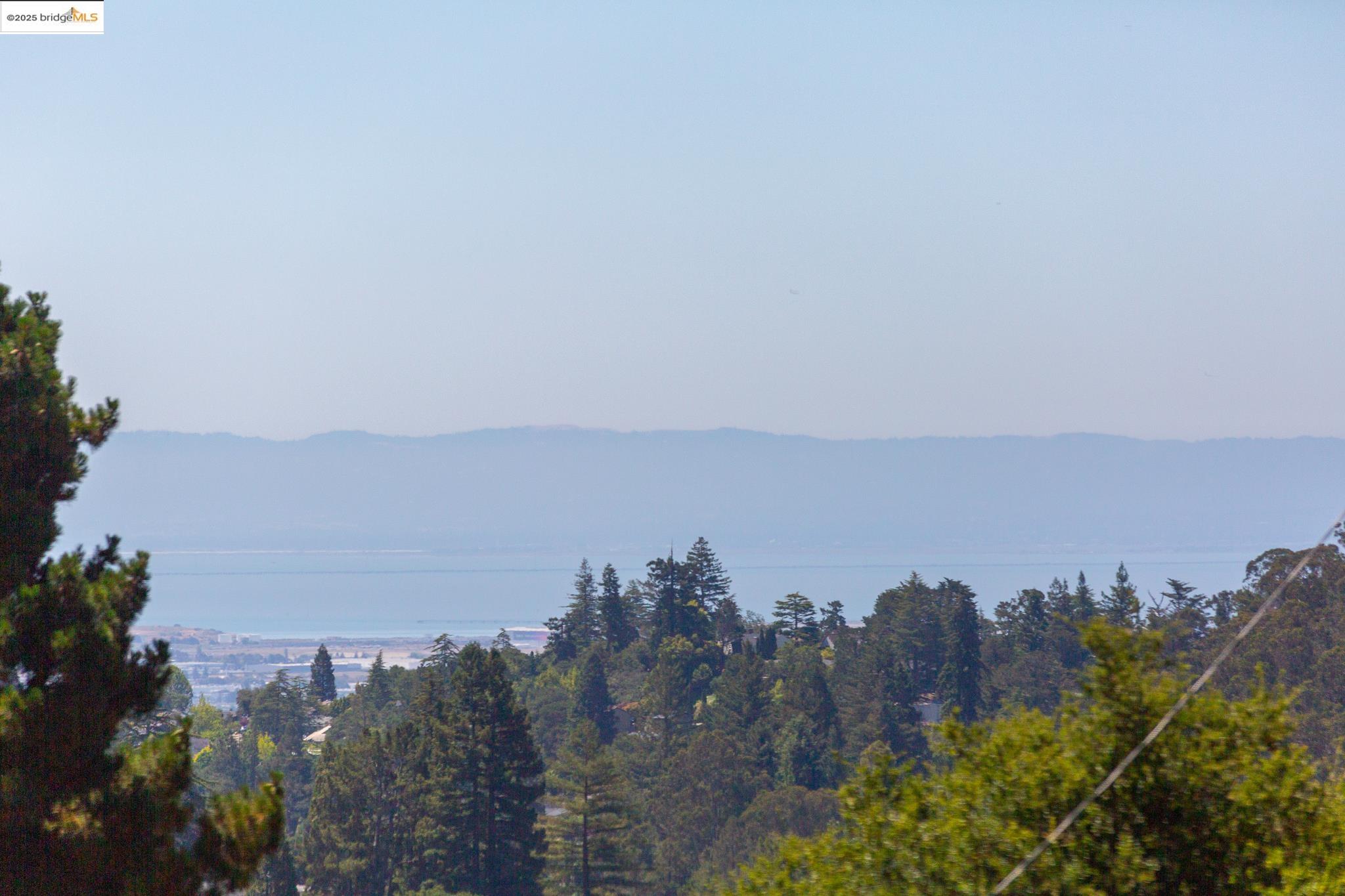 Detail Gallery Image 5 of 23 For 6022 Merriewood Dr, Oakland,  CA 94611 - 1 Beds | 1 Baths