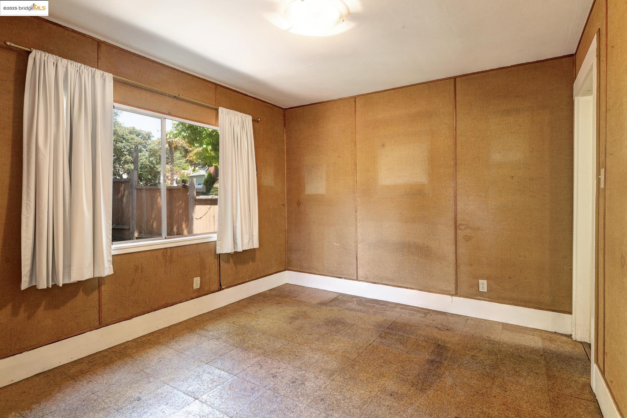 Detail Gallery Image 9 of 23 For 6022 Merriewood Dr, Oakland,  CA 94611 - 1 Beds | 1 Baths