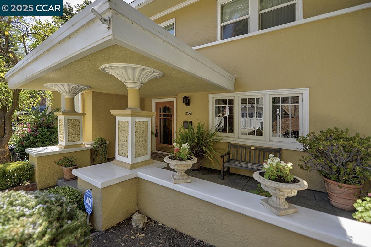 Detail Gallery Image 3 of 57 For 1251 Escobar Street, Martinez,  CA 94553 - 3 Beds | 2 Baths