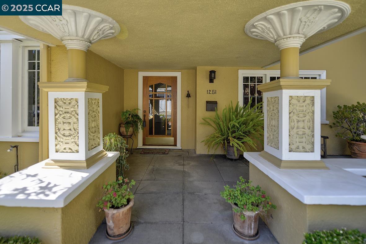 Detail Gallery Image 4 of 57 For 1251 Escobar Street, Martinez,  CA 94553 - 3 Beds | 2 Baths