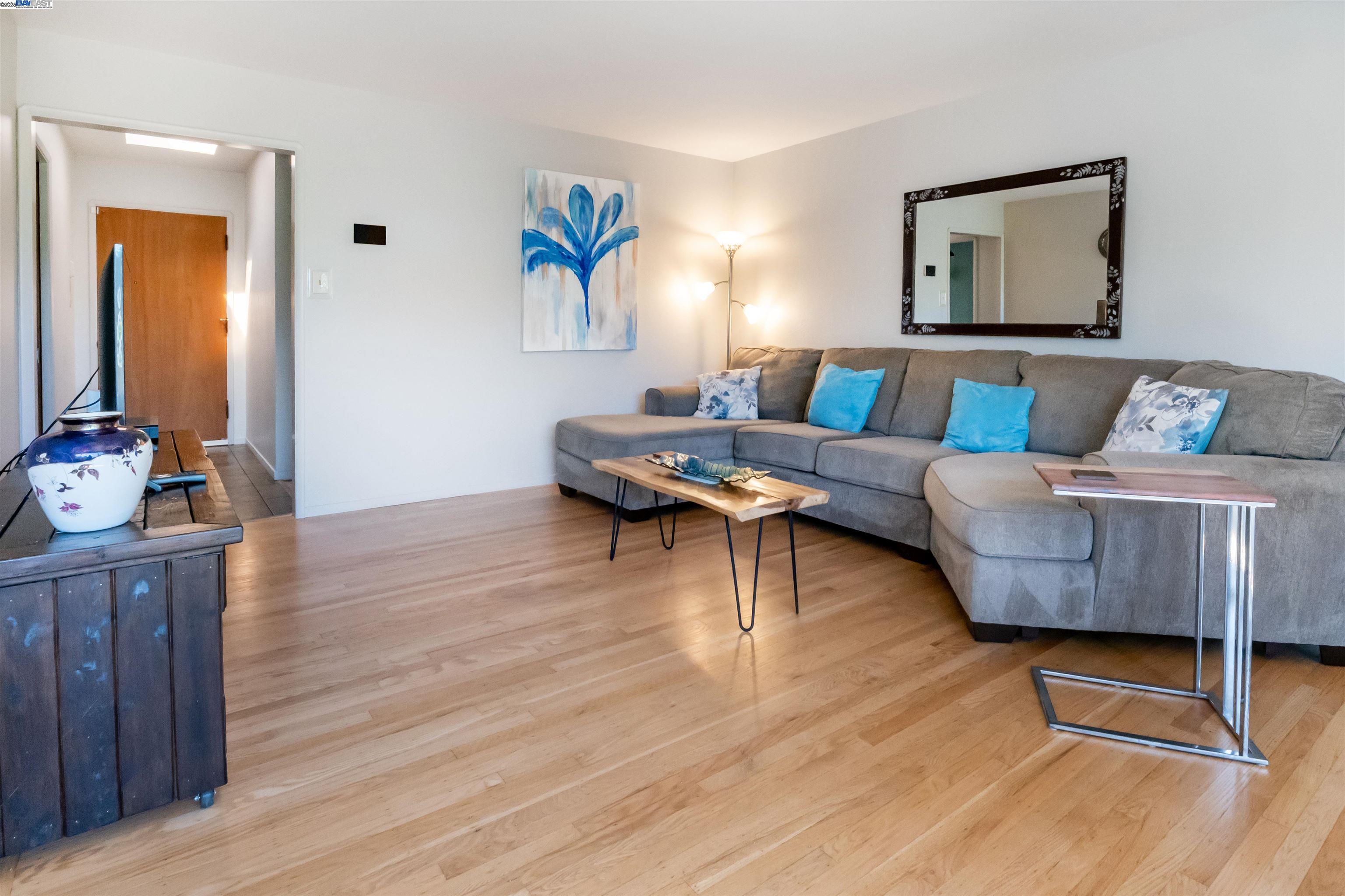 Detail Gallery Image 2 of 39 For 4670 Eggers Dr, Fremont,  CA 94536 - 3 Beds | 2 Baths