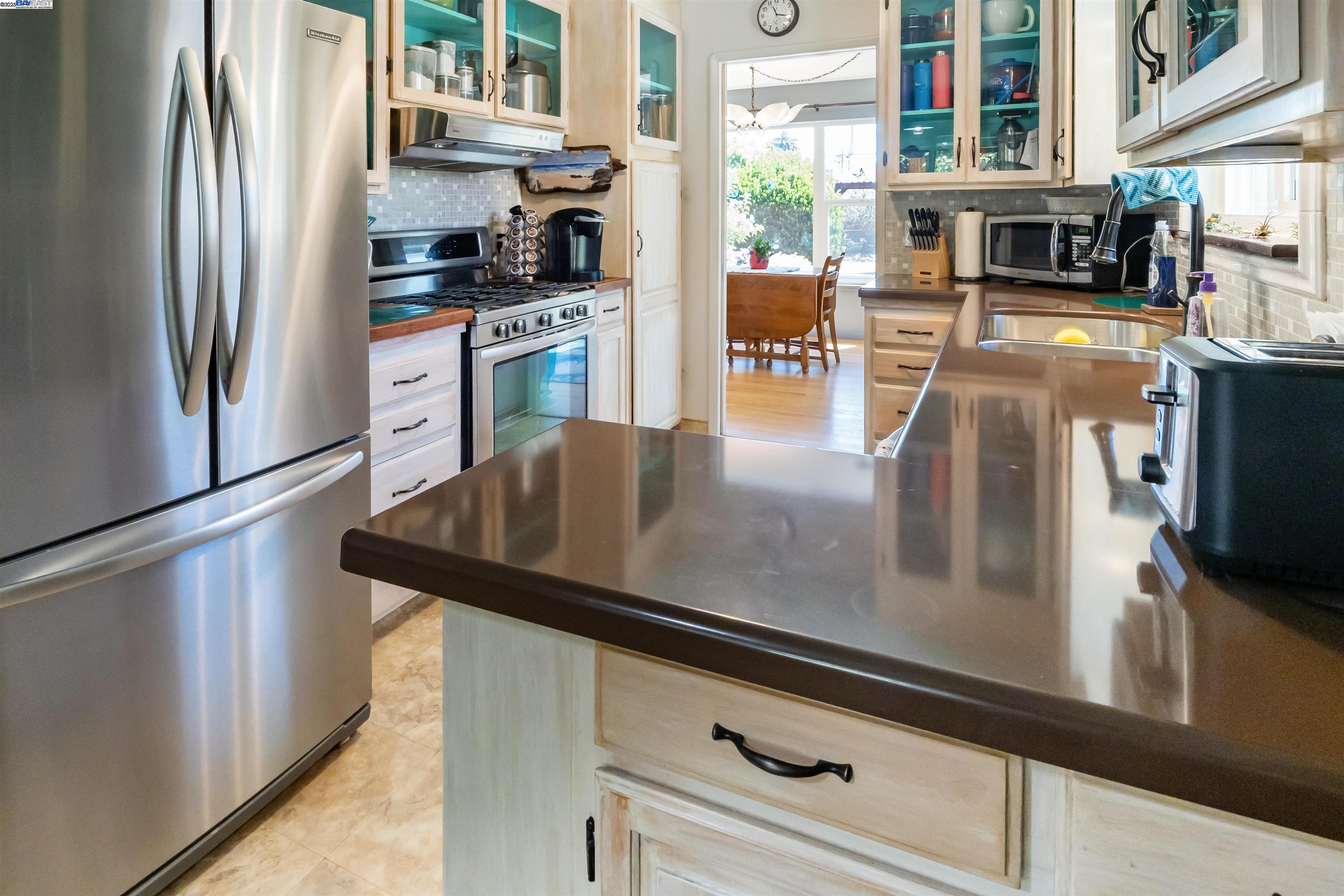 Detail Gallery Image 12 of 39 For 4670 Eggers Dr, Fremont,  CA 94536 - 3 Beds | 2 Baths