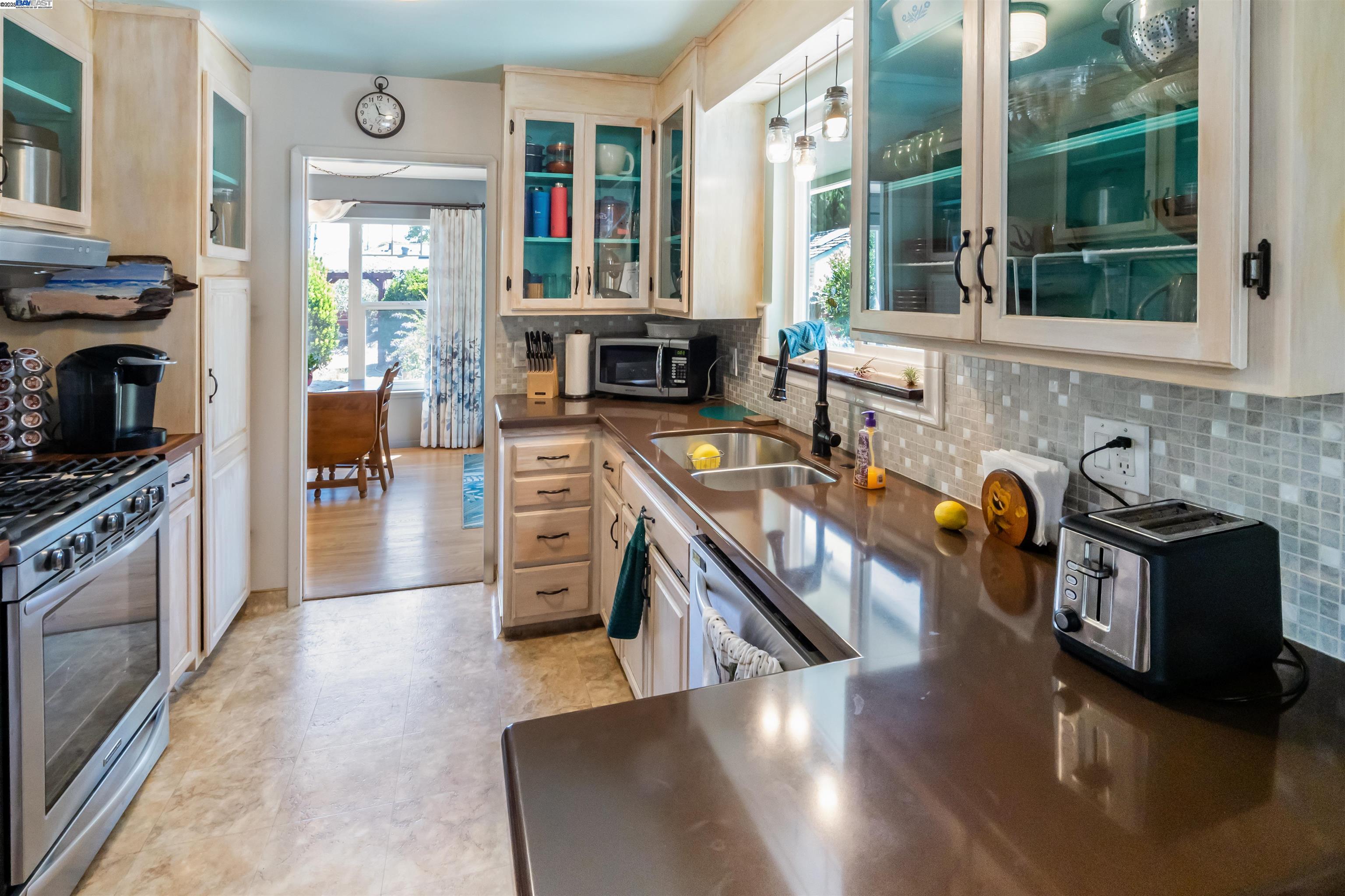 Detail Gallery Image 13 of 39 For 4670 Eggers Dr, Fremont,  CA 94536 - 3 Beds | 2 Baths