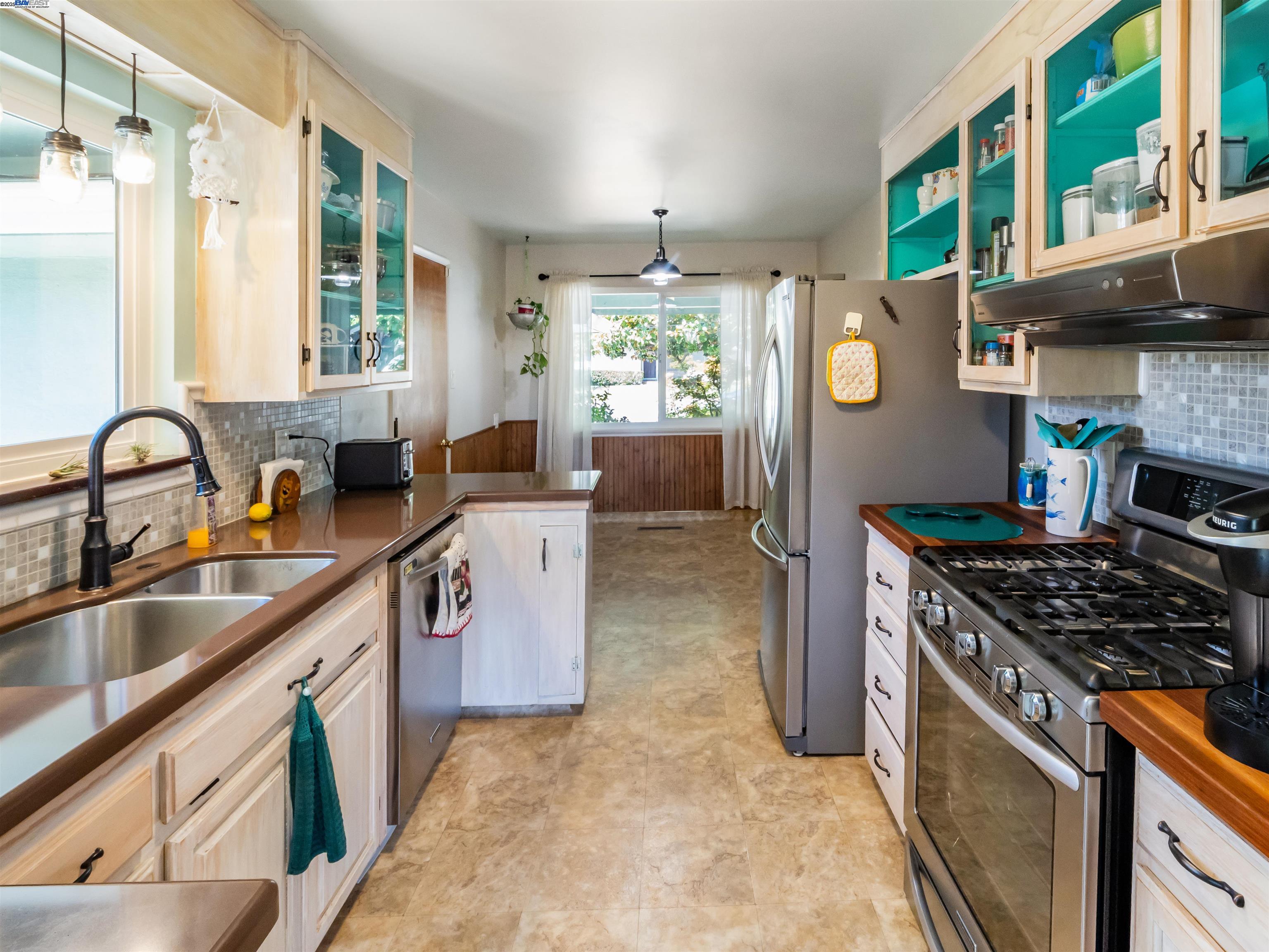 Detail Gallery Image 16 of 39 For 4670 Eggers Dr, Fremont,  CA 94536 - 3 Beds | 2 Baths