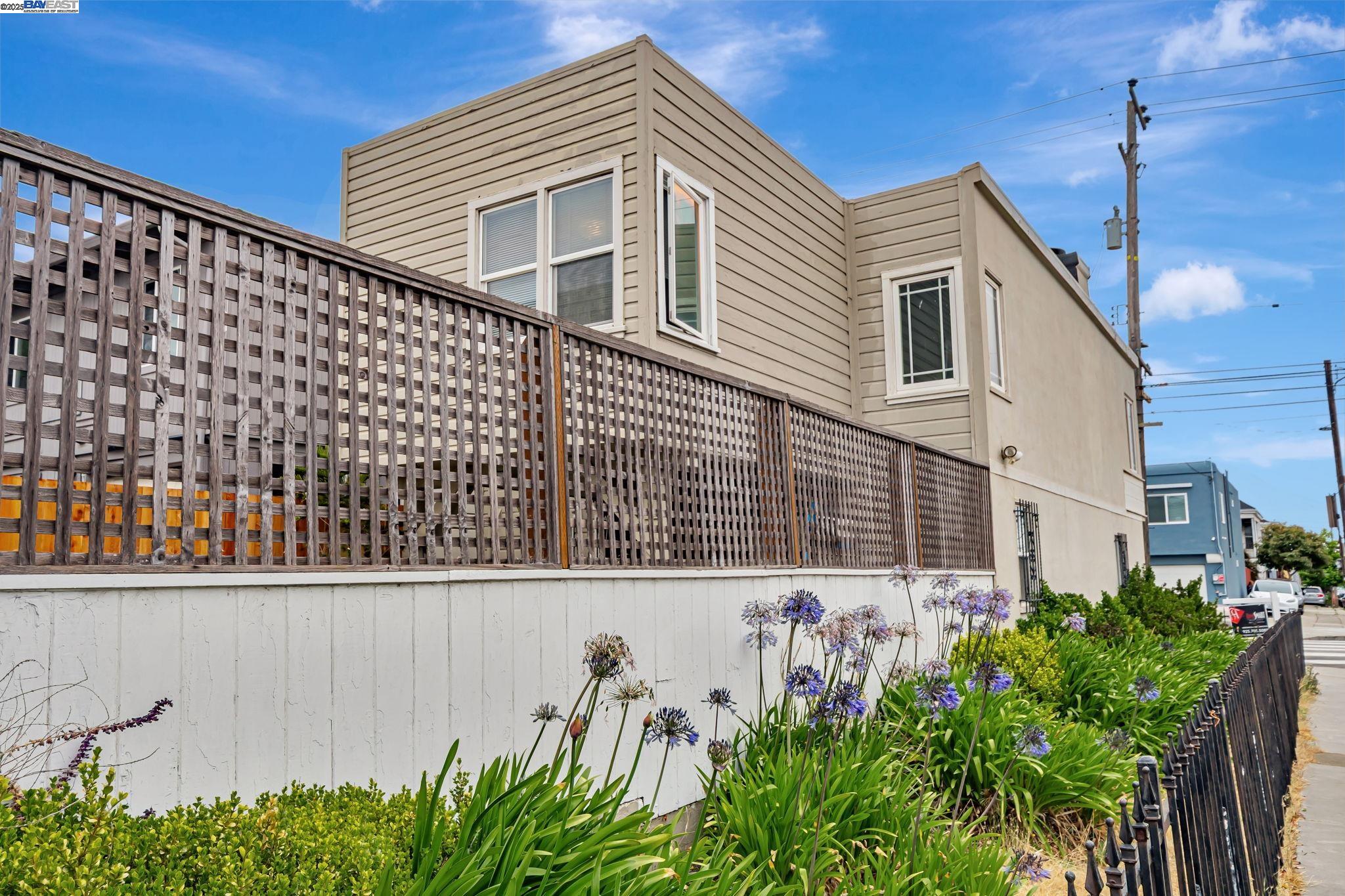 Detail Gallery Image 2 of 39 For 1942 Jennings Street, San Francisco,  CA 94124 - 3 Beds | 2 Baths