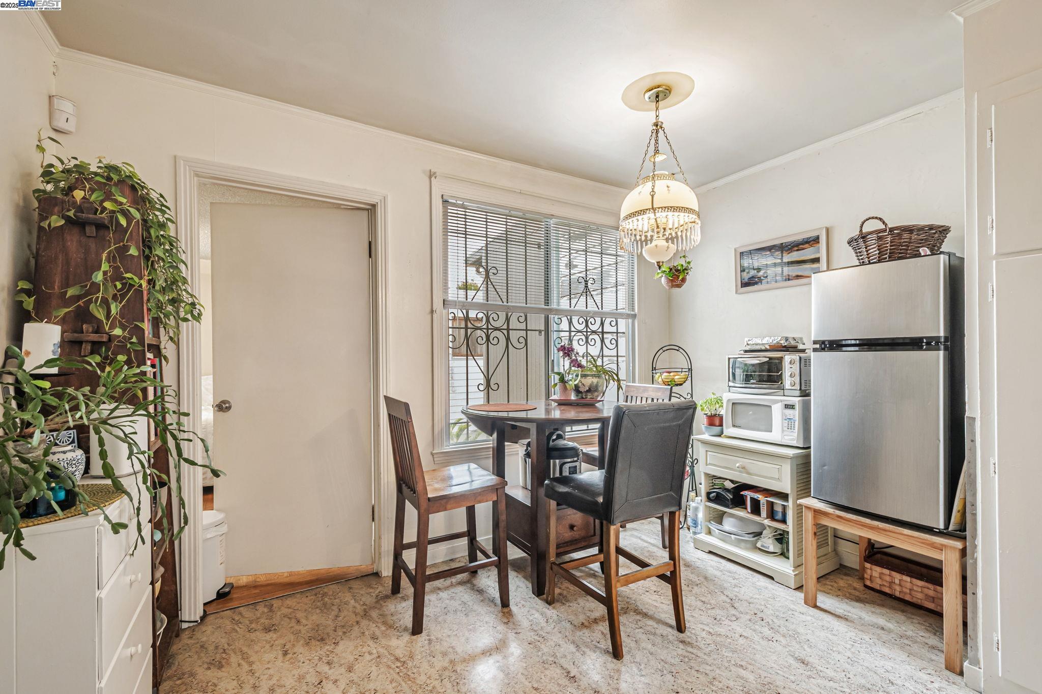 Detail Gallery Image 11 of 39 For 1942 Jennings Street, San Francisco,  CA 94124 - 3 Beds | 2 Baths