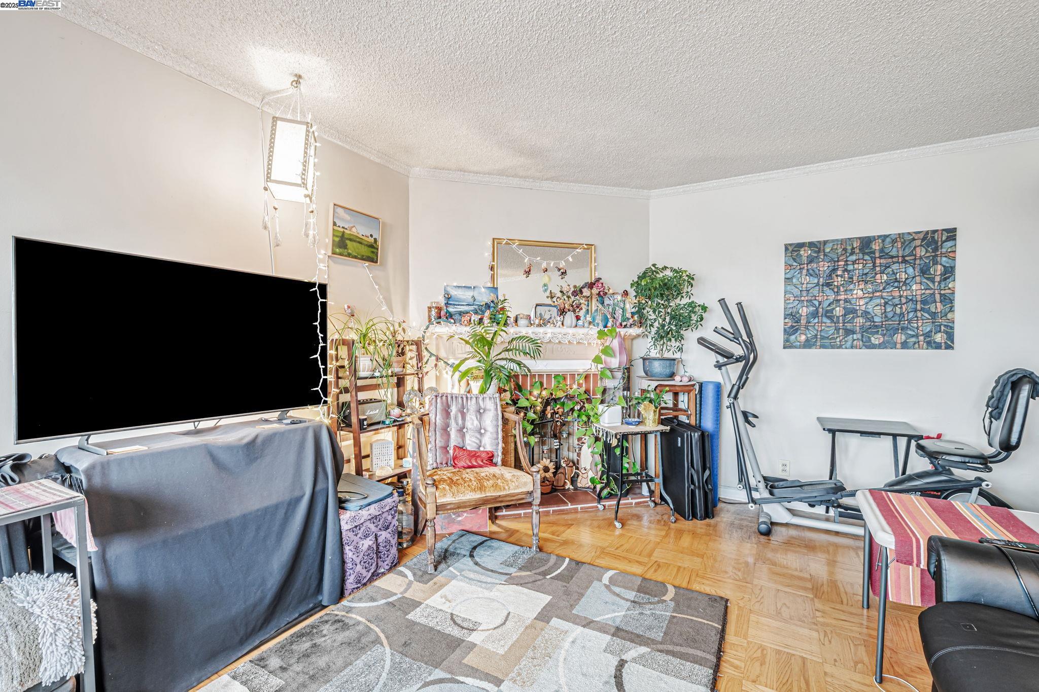 Detail Gallery Image 15 of 39 For 1942 Jennings Street, San Francisco,  CA 94124 - 3 Beds | 2 Baths