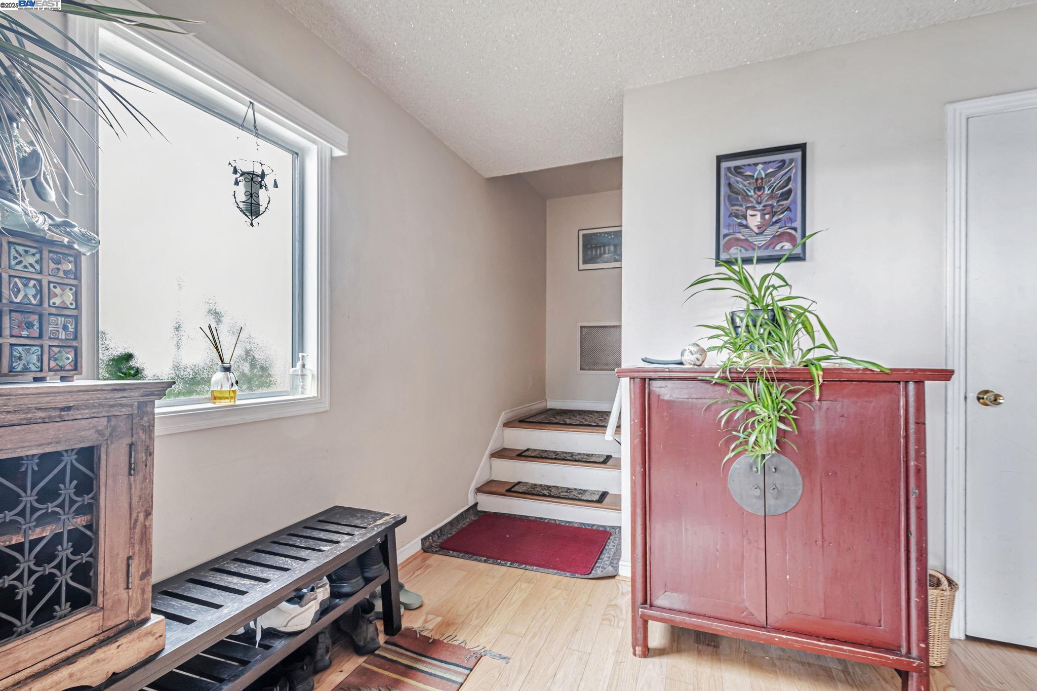 Detail Gallery Image 4 of 39 For 1942 Jennings Street, San Francisco,  CA 94124 - 3 Beds | 2 Baths