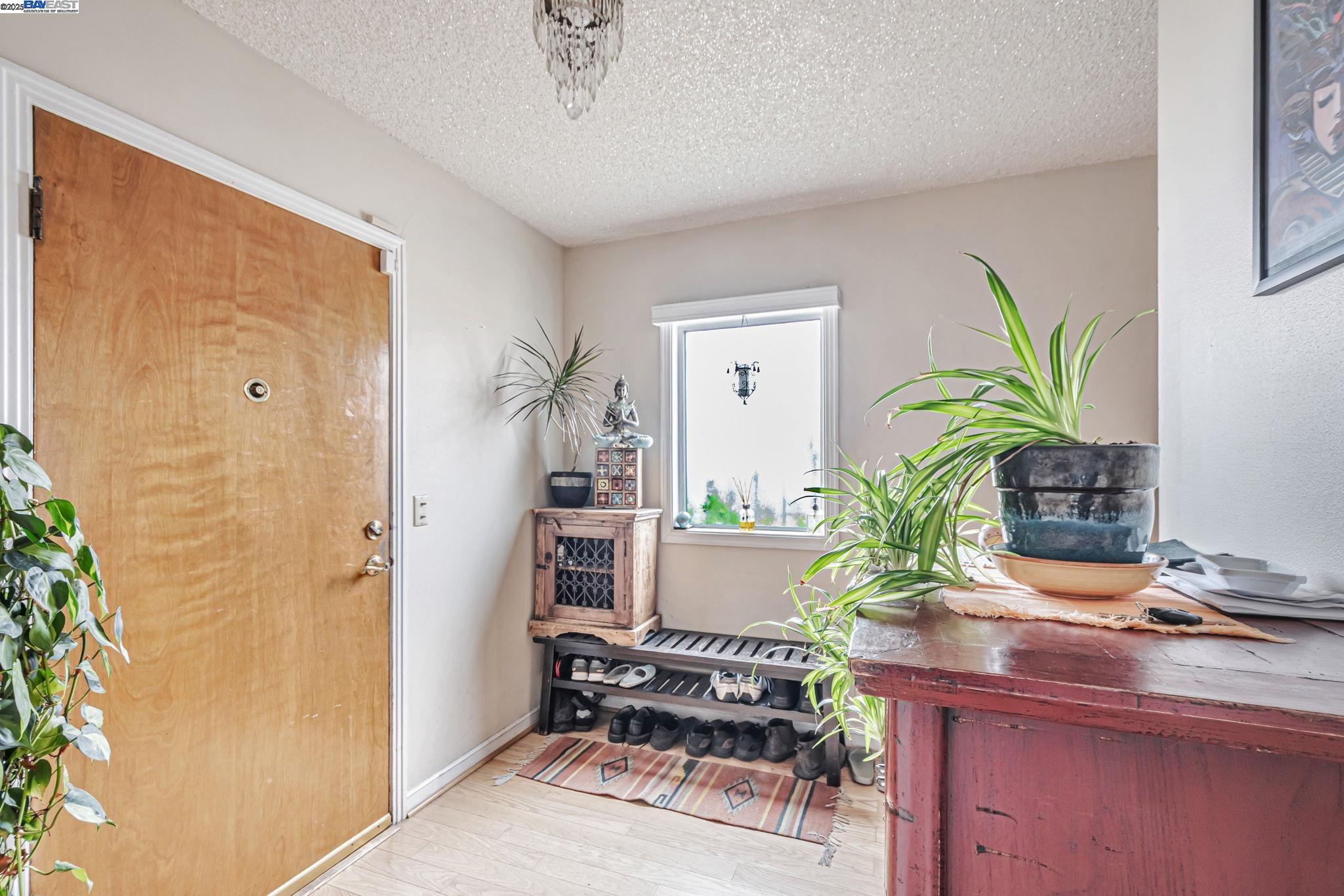 Detail Gallery Image 5 of 39 For 1942 Jennings Street, San Francisco,  CA 94124 - 3 Beds | 2 Baths