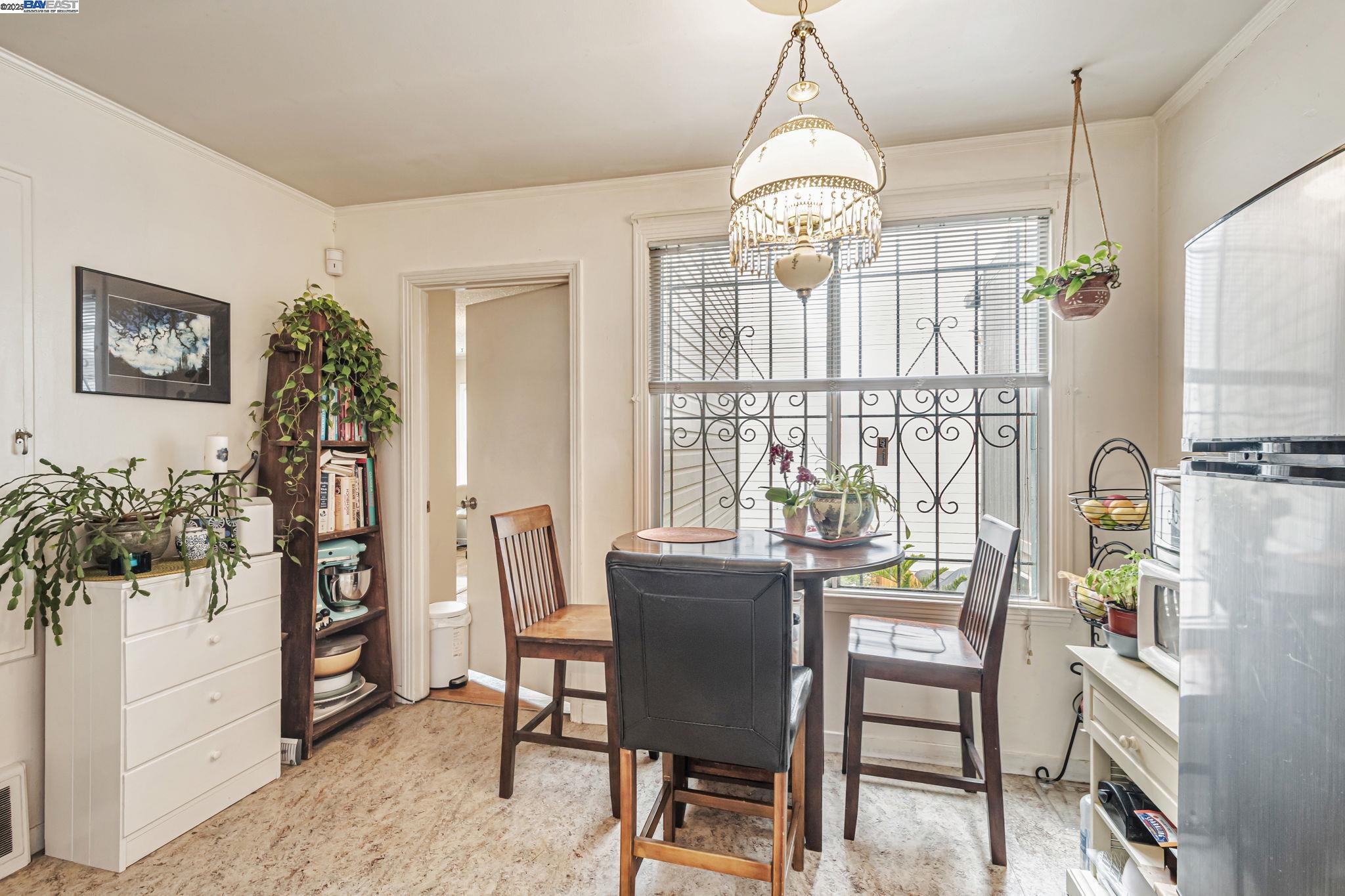 Detail Gallery Image 7 of 39 For 1942 Jennings Street, San Francisco,  CA 94124 - 3 Beds | 2 Baths