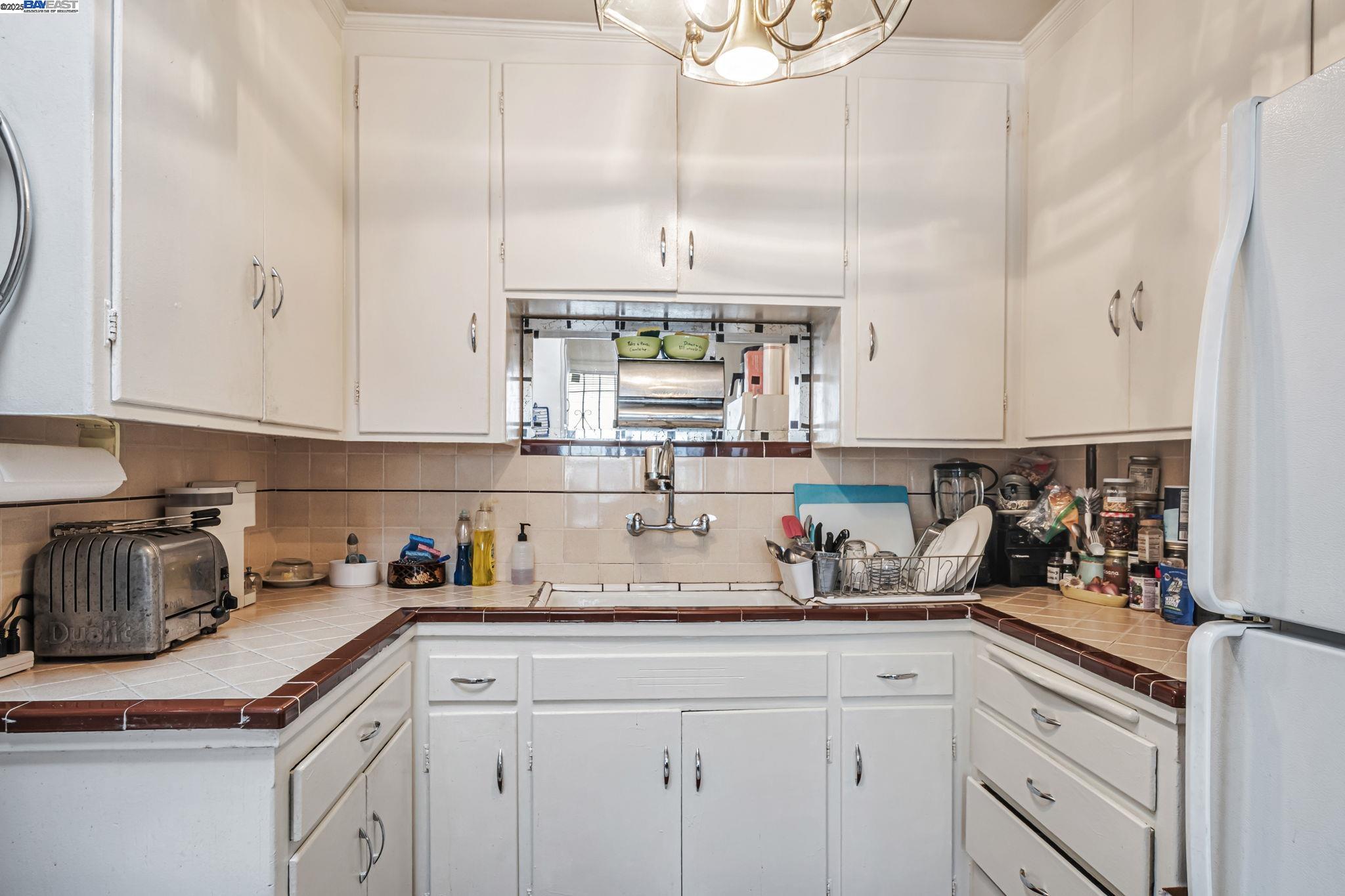 Detail Gallery Image 9 of 39 For 1942 Jennings Street, San Francisco,  CA 94124 - 3 Beds | 2 Baths