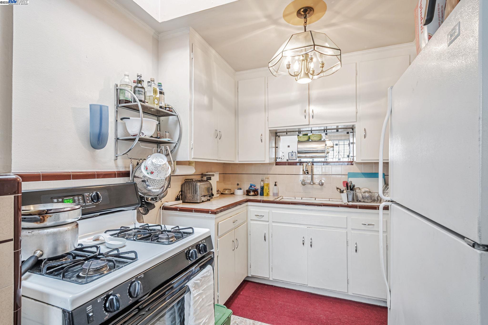 Detail Gallery Image 10 of 39 For 1942 Jennings Street, San Francisco,  CA 94124 - 3 Beds | 2 Baths