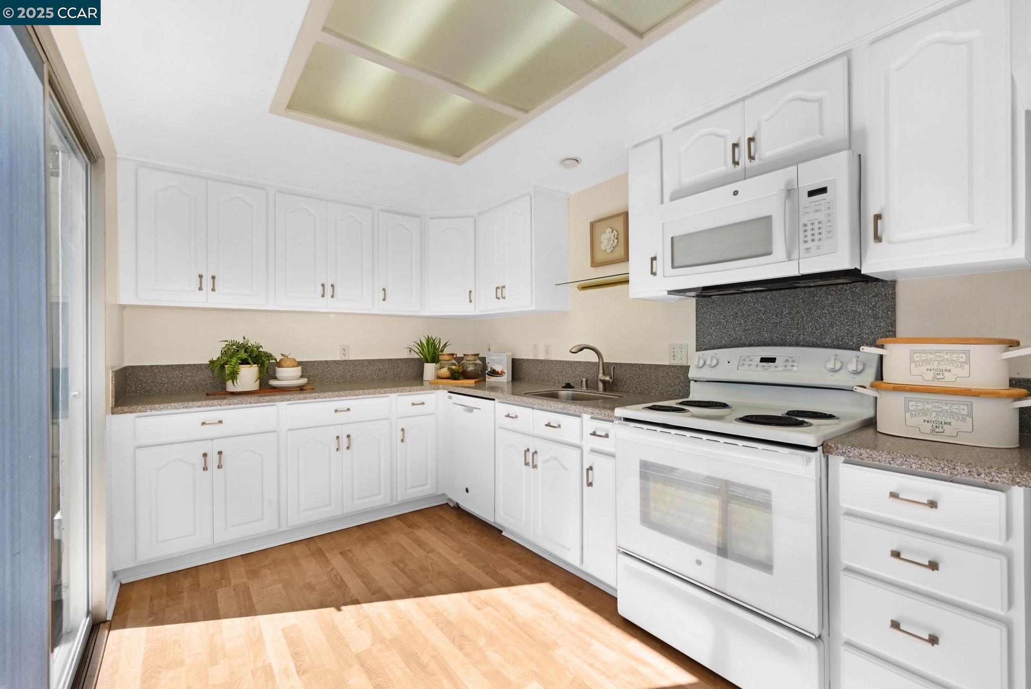 Photo #15: 41107660 Listing: Photo #15