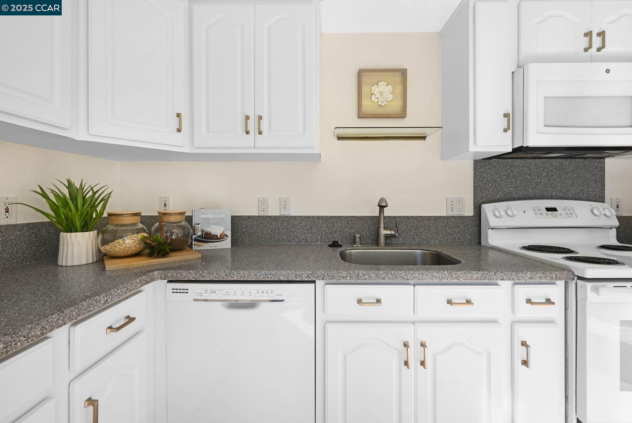 Photo #16: 41107660 Listing: Photo #16