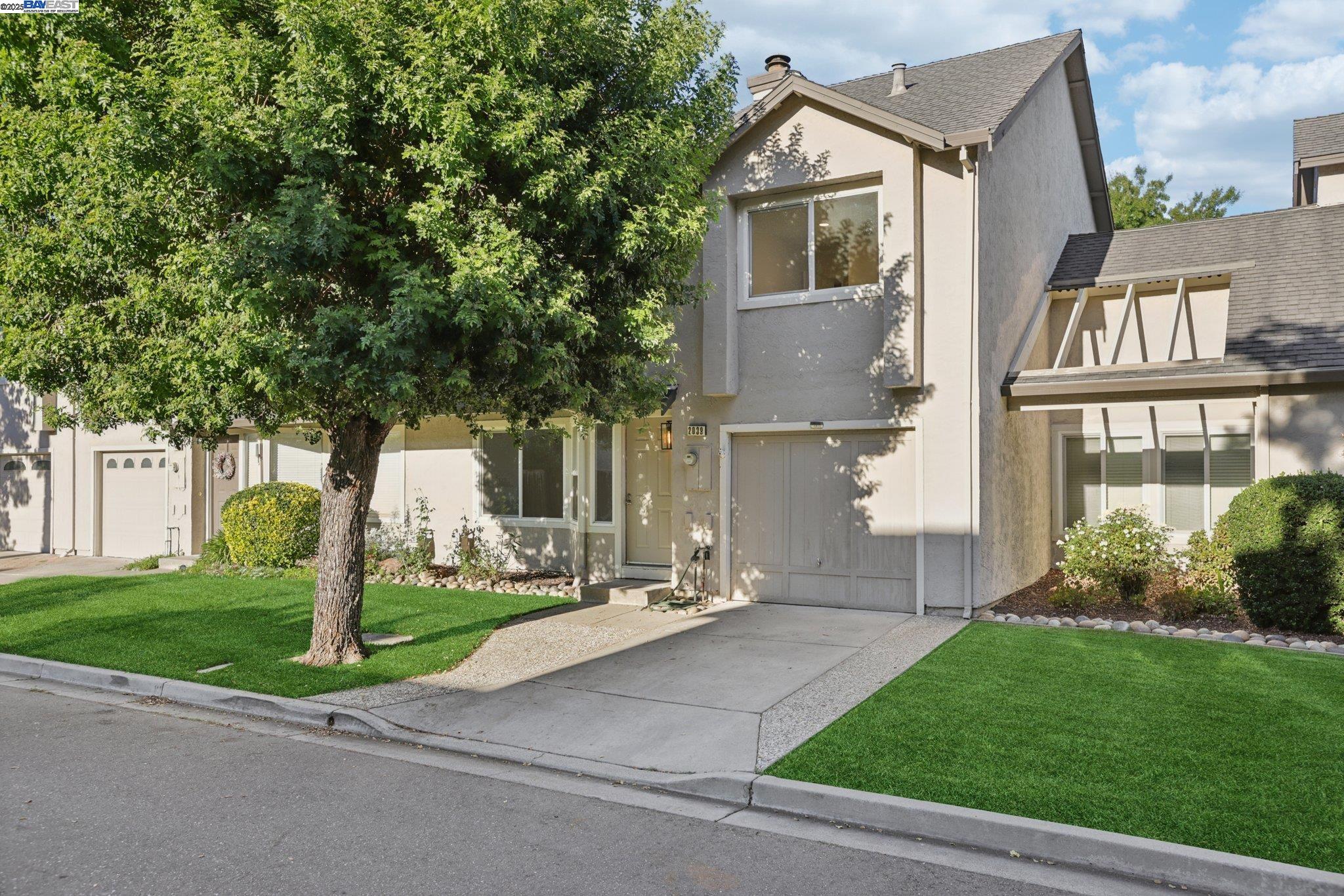 Detail Gallery Image 2 of 49 For 2039 Alexander, Pleasanton,  CA 94588 - 2 Beds | 2/1 Baths