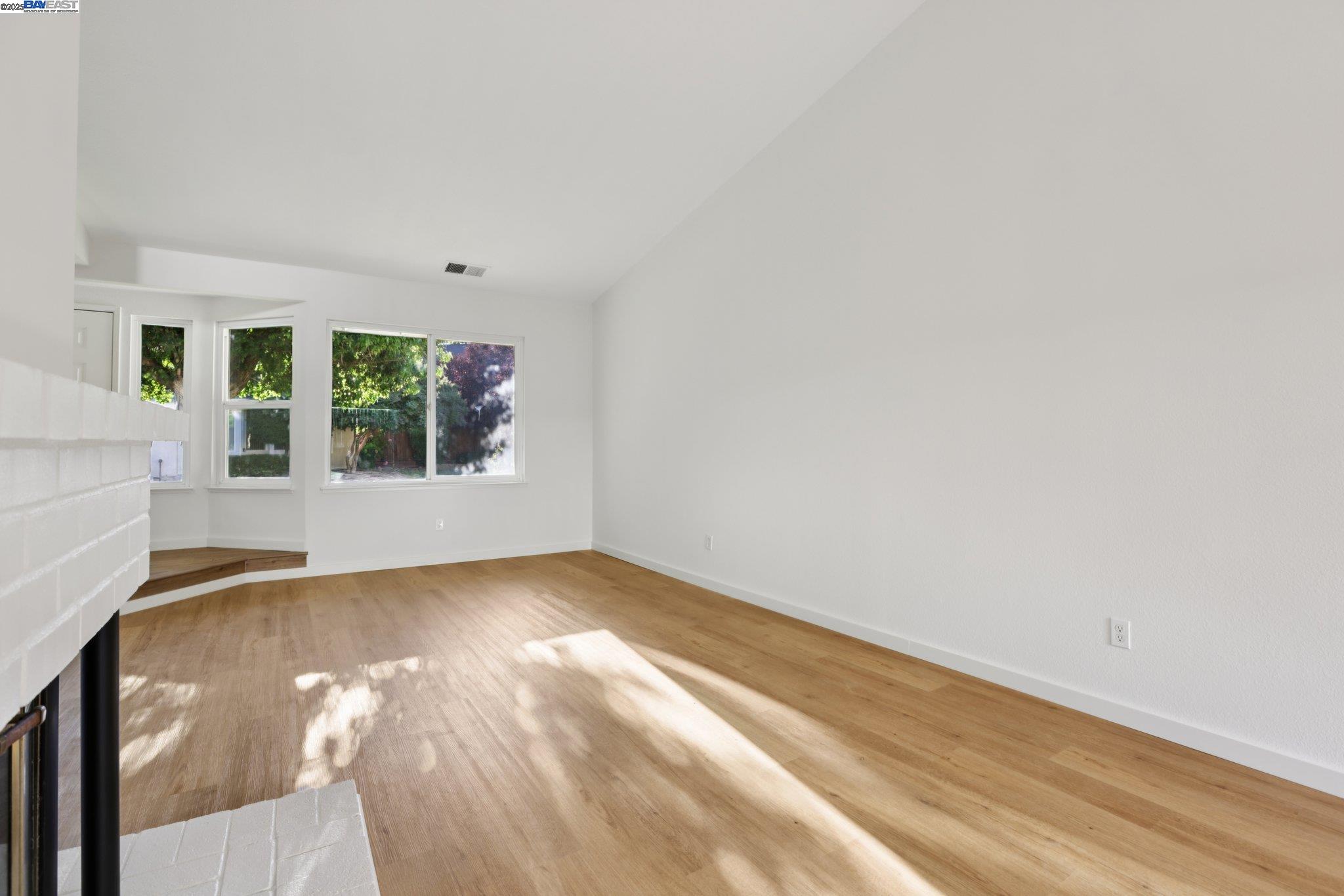 Detail Gallery Image 12 of 49 For 2039 Alexander, Pleasanton,  CA 94588 - 2 Beds | 2/1 Baths