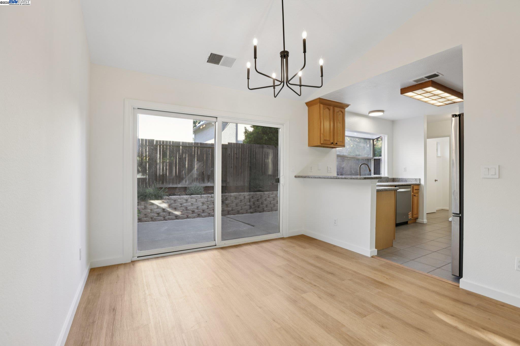 Detail Gallery Image 14 of 49 For 2039 Alexander, Pleasanton,  CA 94588 - 2 Beds | 2/1 Baths