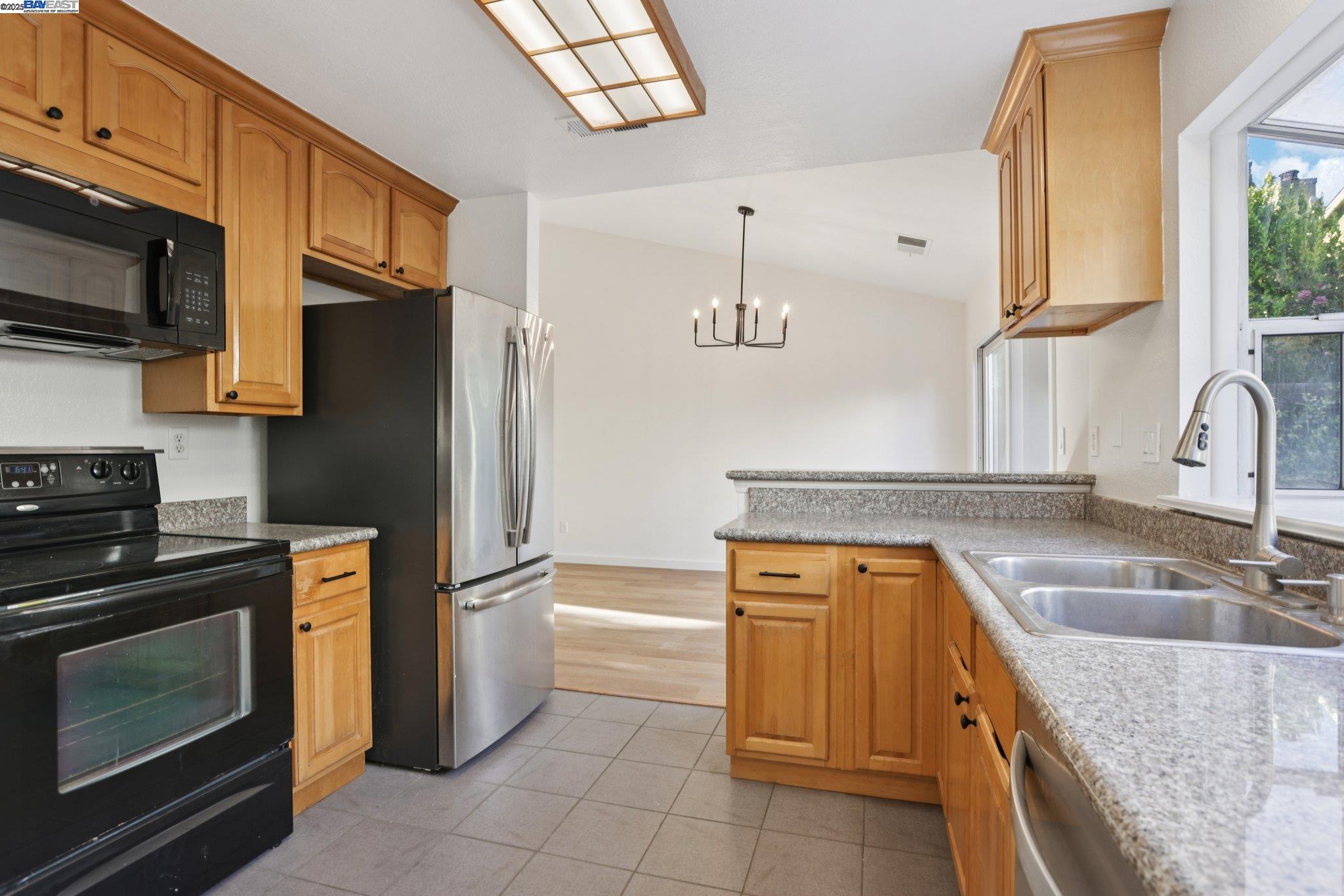 Detail Gallery Image 22 of 49 For 2039 Alexander, Pleasanton,  CA 94588 - 2 Beds | 2/1 Baths