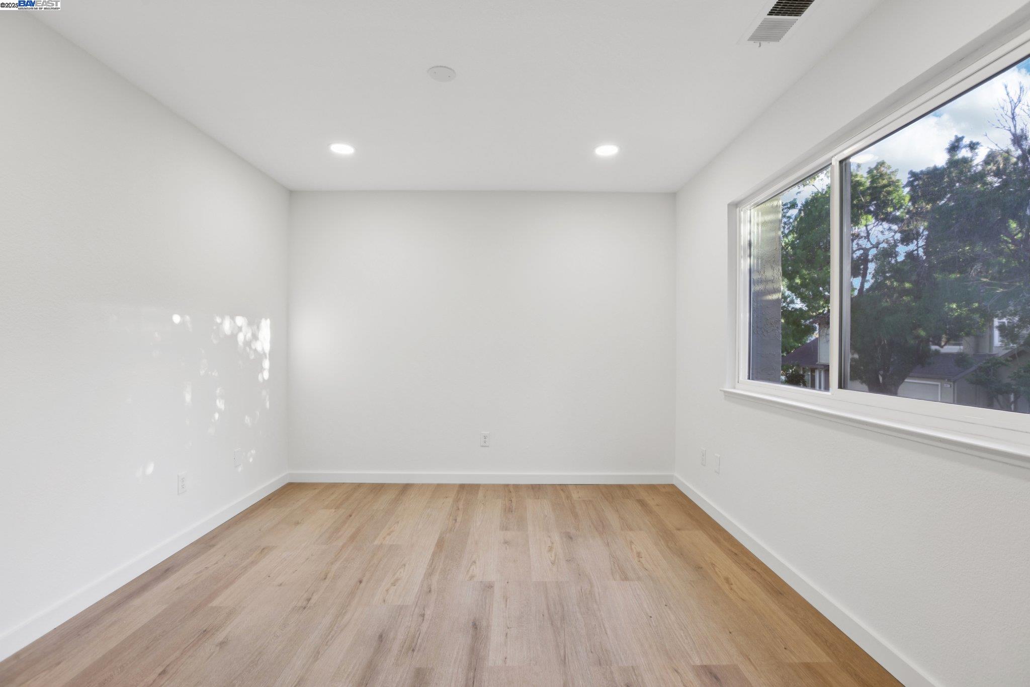 Detail Gallery Image 29 of 49 For 2039 Alexander, Pleasanton,  CA 94588 - 2 Beds | 2/1 Baths