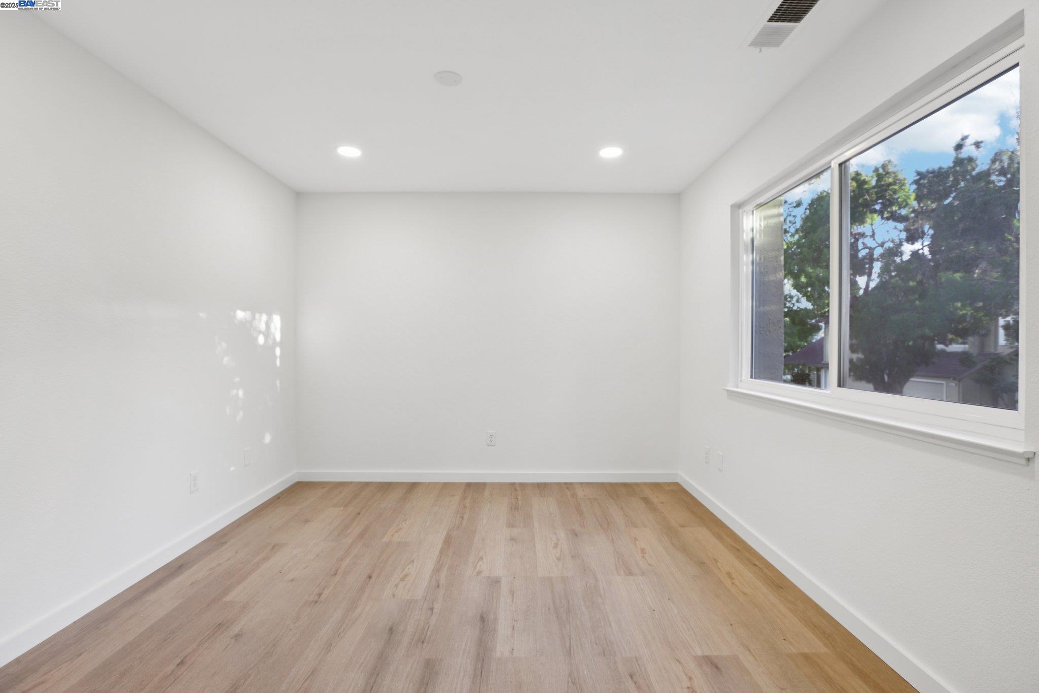 Detail Gallery Image 33 of 49 For 2039 Alexander, Pleasanton,  CA 94588 - 2 Beds | 2/1 Baths