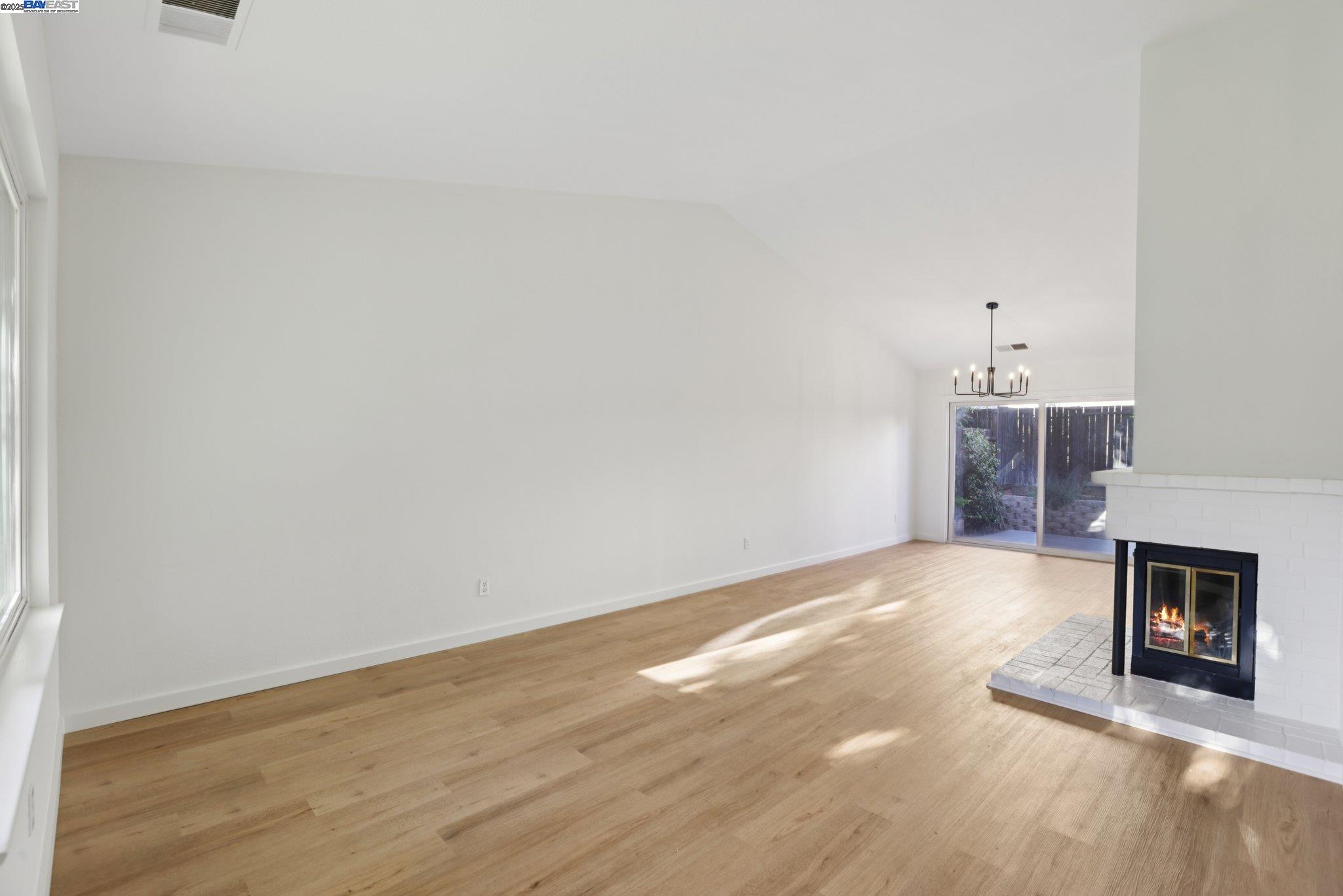 Detail Gallery Image 7 of 49 For 2039 Alexander, Pleasanton,  CA 94588 - 2 Beds | 2/1 Baths