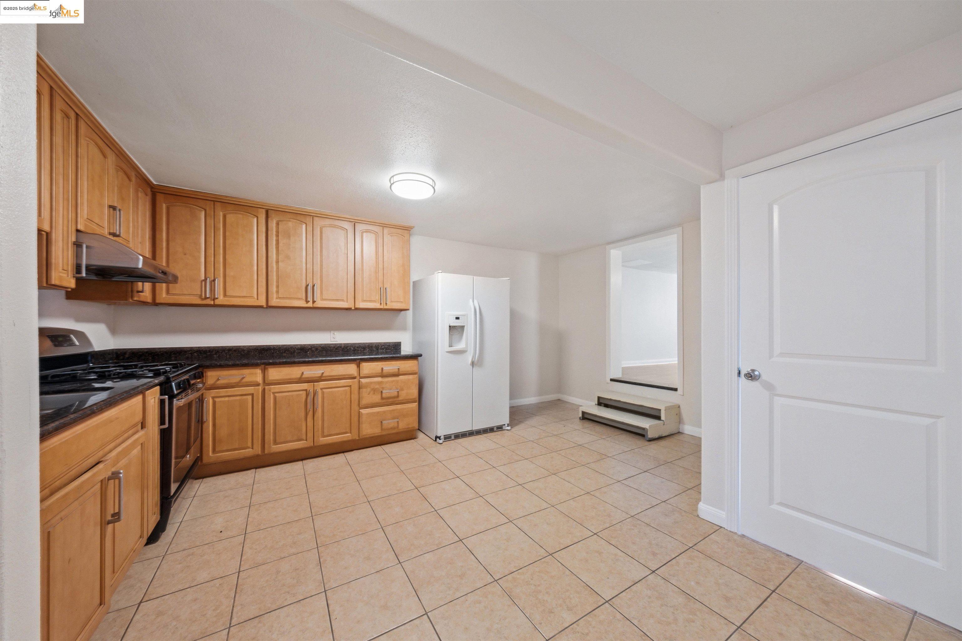 Detail Gallery Image 2 of 10 For 1406 9th St, Alameda,  CA 94501 - 2 Beds | 1 Baths