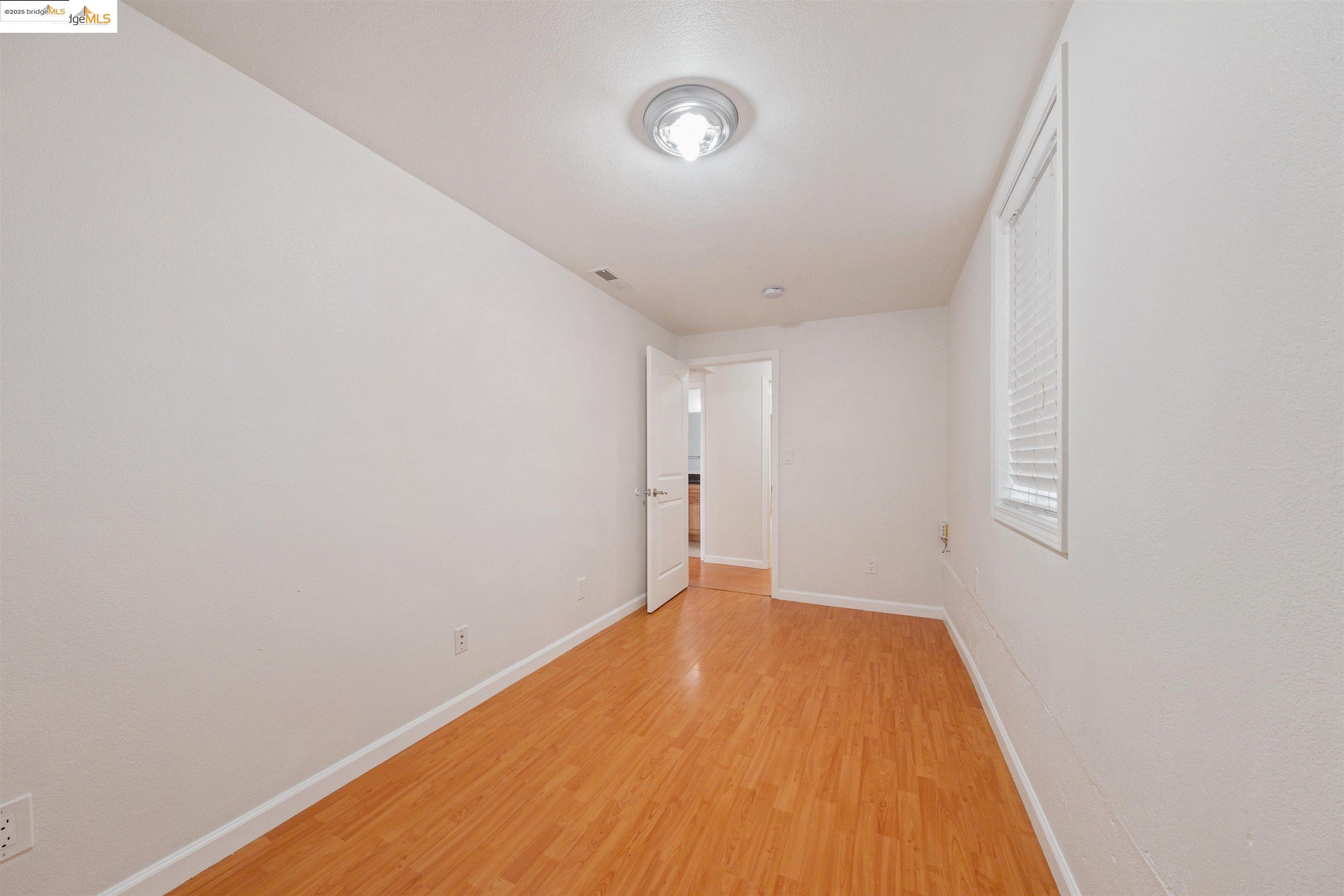 Detail Gallery Image 4 of 10 For 1406 9th St, Alameda,  CA 94501 - 2 Beds | 1 Baths