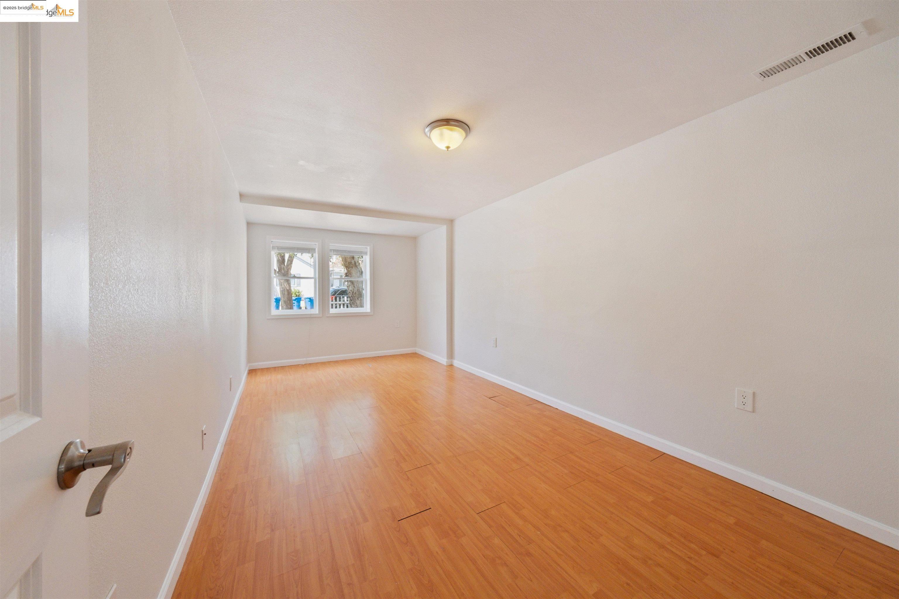 Detail Gallery Image 5 of 10 For 1406 9th St, Alameda,  CA 94501 - 2 Beds | 1 Baths