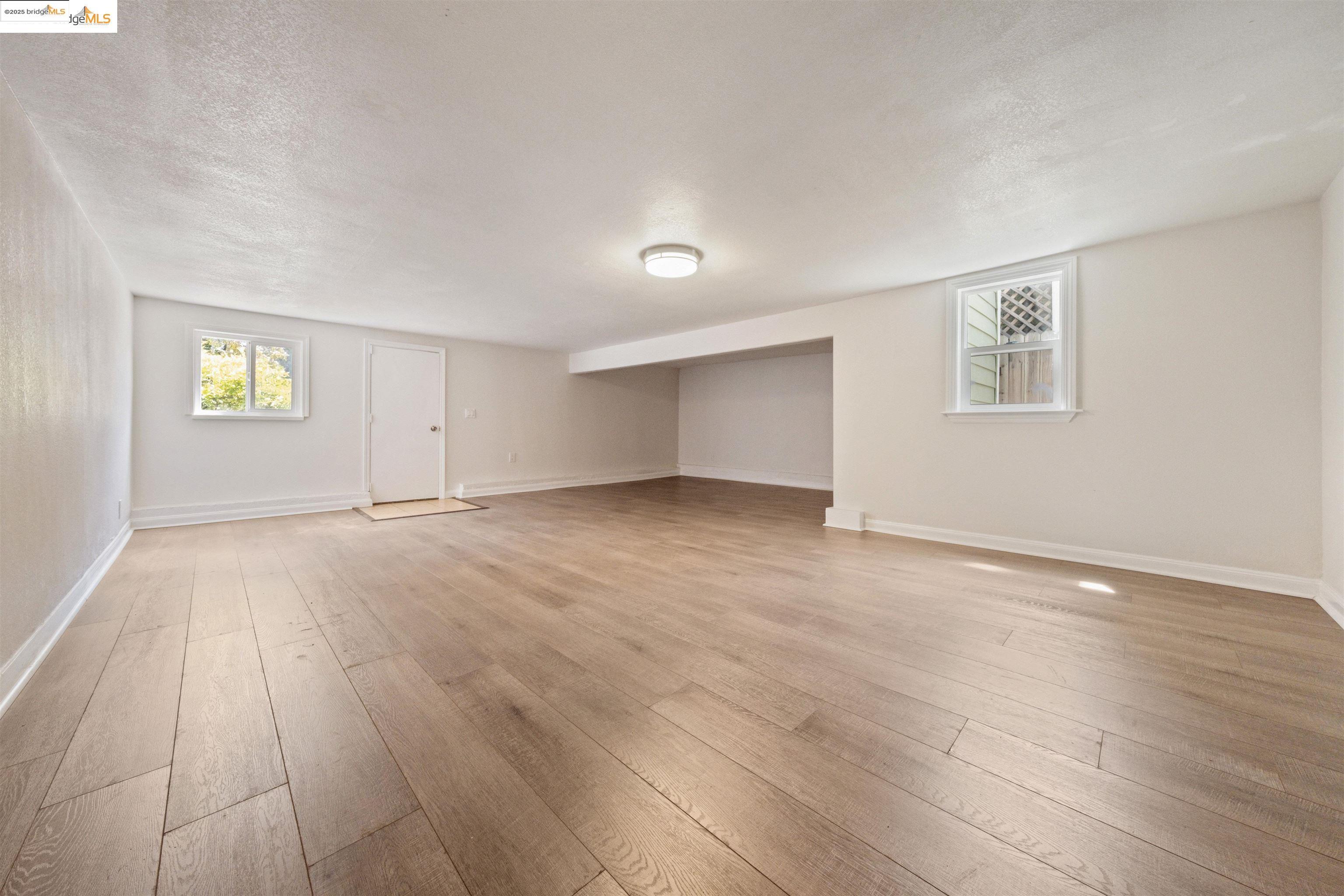 Detail Gallery Image 9 of 10 For 1406 9th St, Alameda,  CA 94501 - 2 Beds | 1 Baths