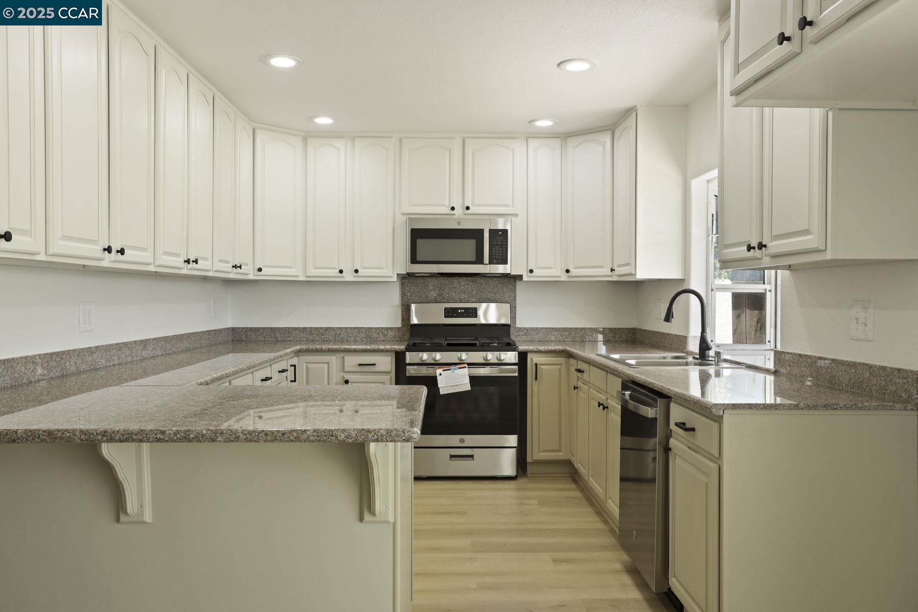 Detail Gallery Image 11 of 32 For 458 Aztec Ln, Lathrop,  CA 95330 - 3 Beds | 2 Baths