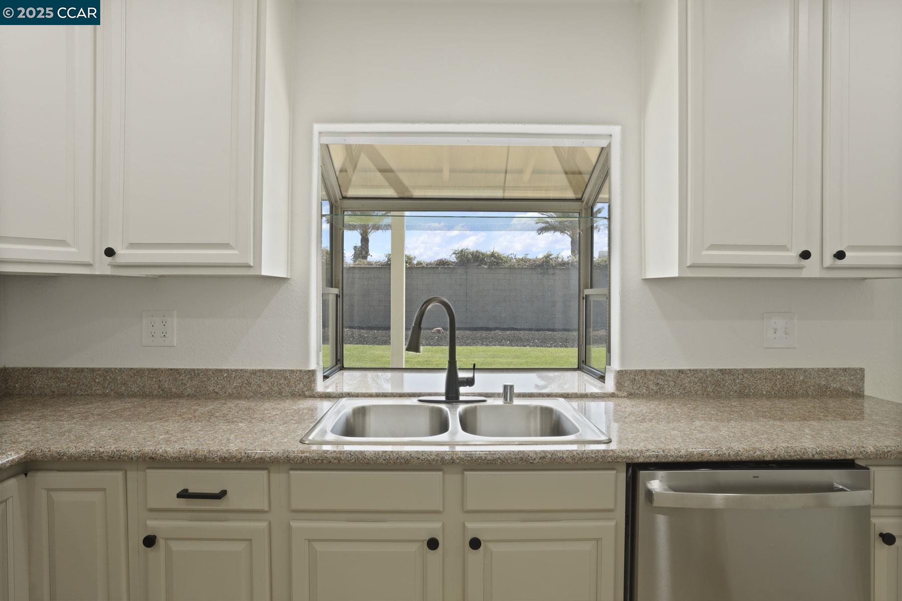 Detail Gallery Image 12 of 32 For 458 Aztec Ln, Lathrop,  CA 95330 - 3 Beds | 2 Baths