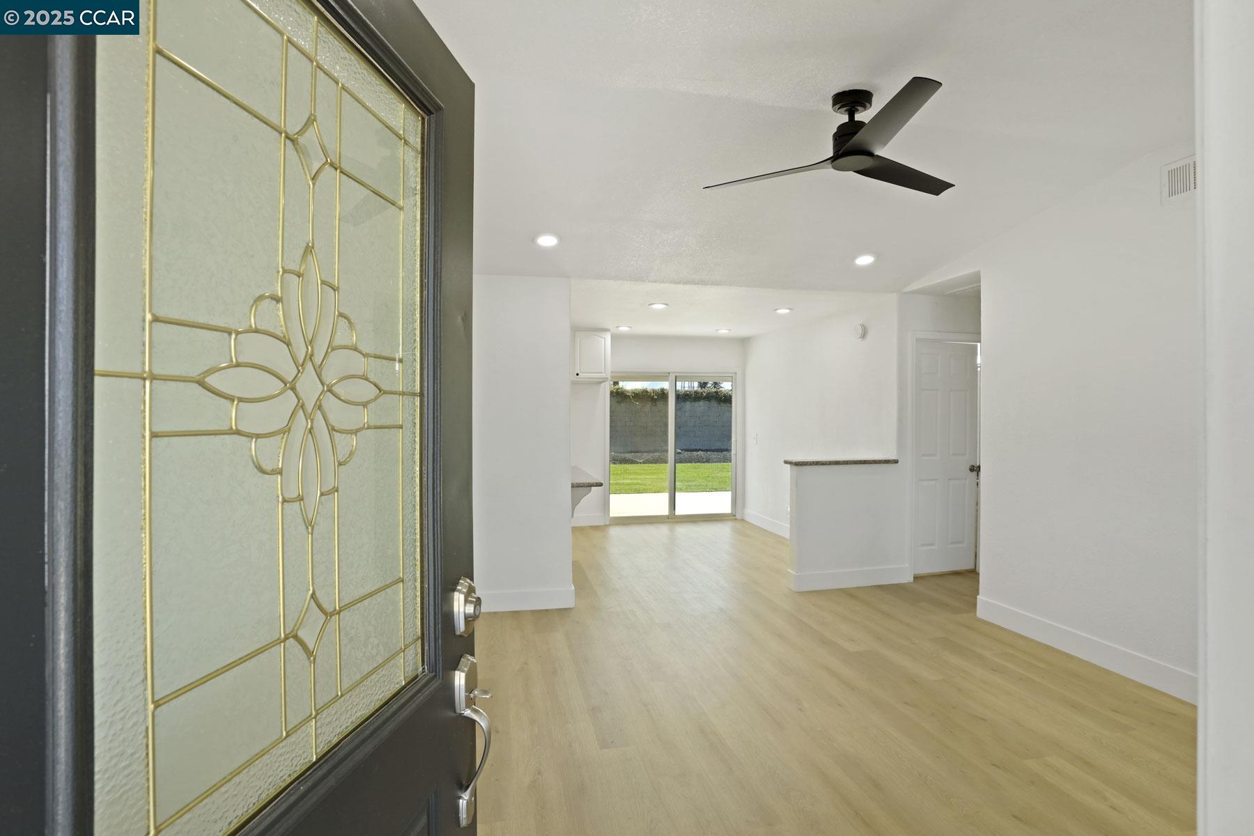 Detail Gallery Image 6 of 32 For 458 Aztec Ln, Lathrop,  CA 95330 - 3 Beds | 2 Baths