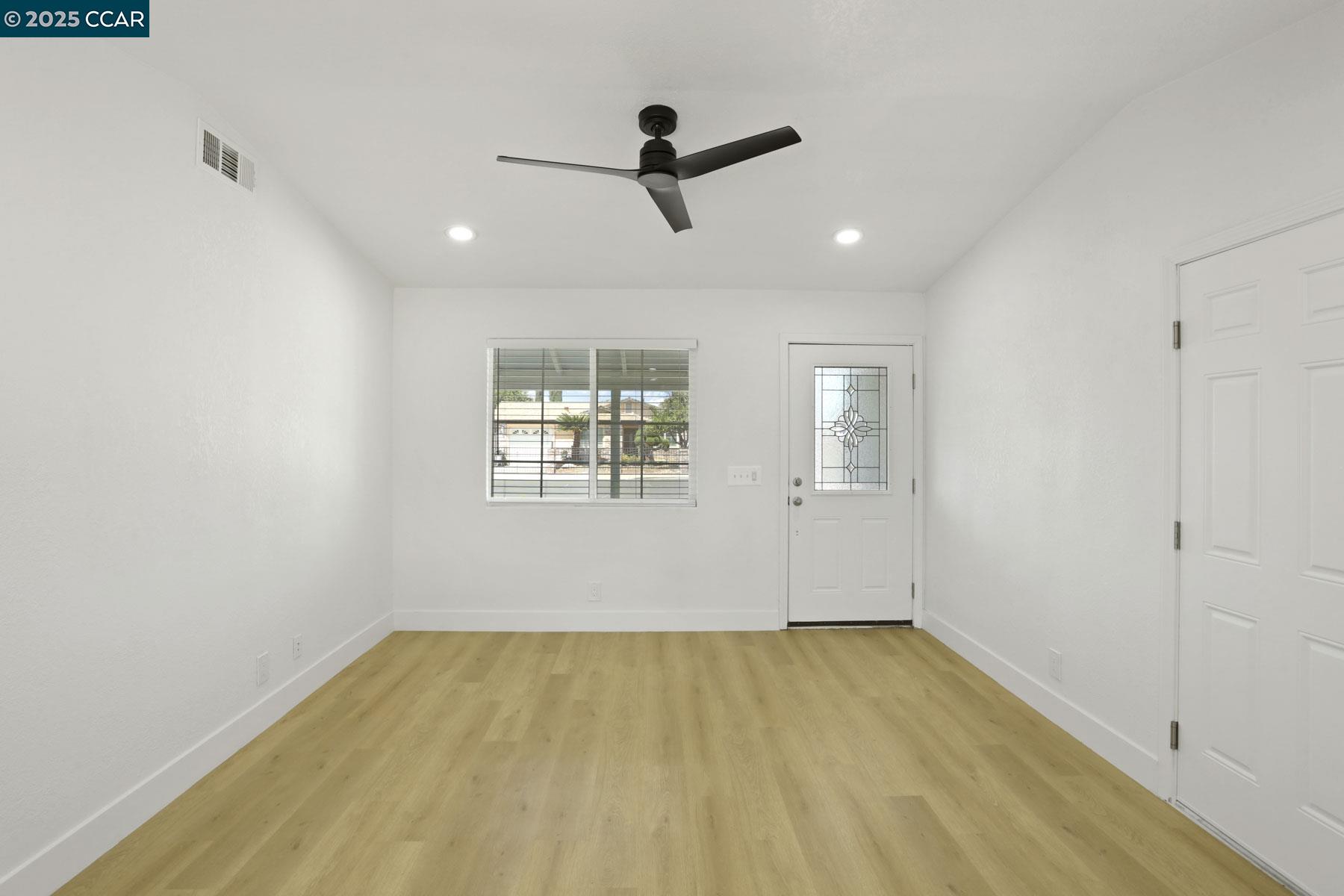 Detail Gallery Image 7 of 32 For 458 Aztec Ln, Lathrop,  CA 95330 - 3 Beds | 2 Baths