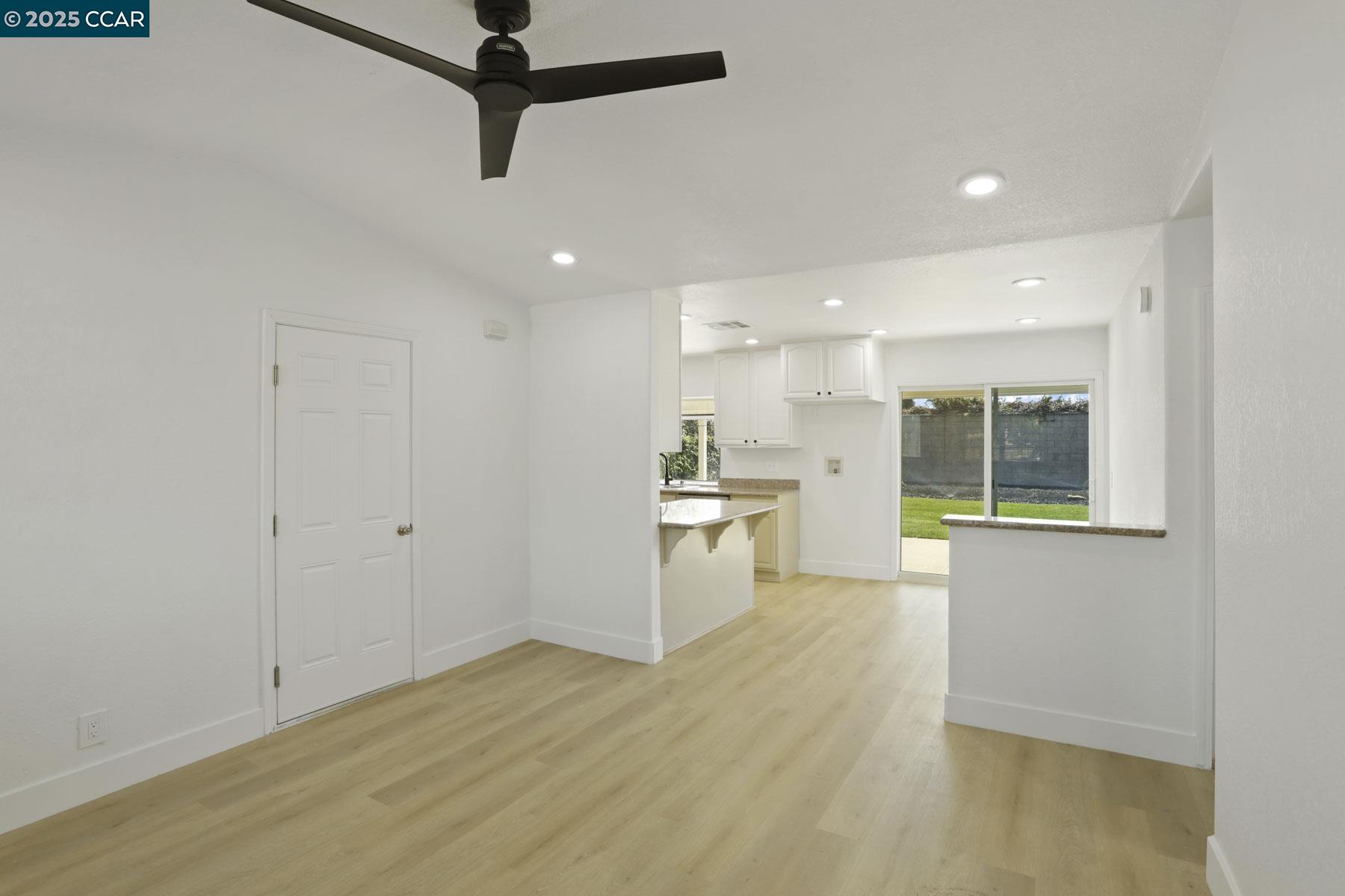 Detail Gallery Image 8 of 32 For 458 Aztec Ln, Lathrop,  CA 95330 - 3 Beds | 2 Baths