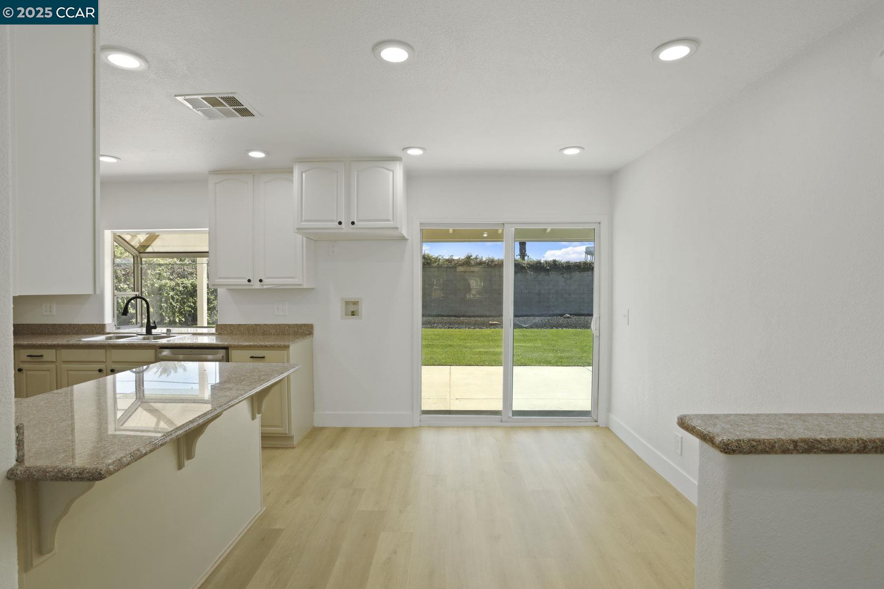 Detail Gallery Image 9 of 32 For 458 Aztec Ln, Lathrop,  CA 95330 - 3 Beds | 2 Baths
