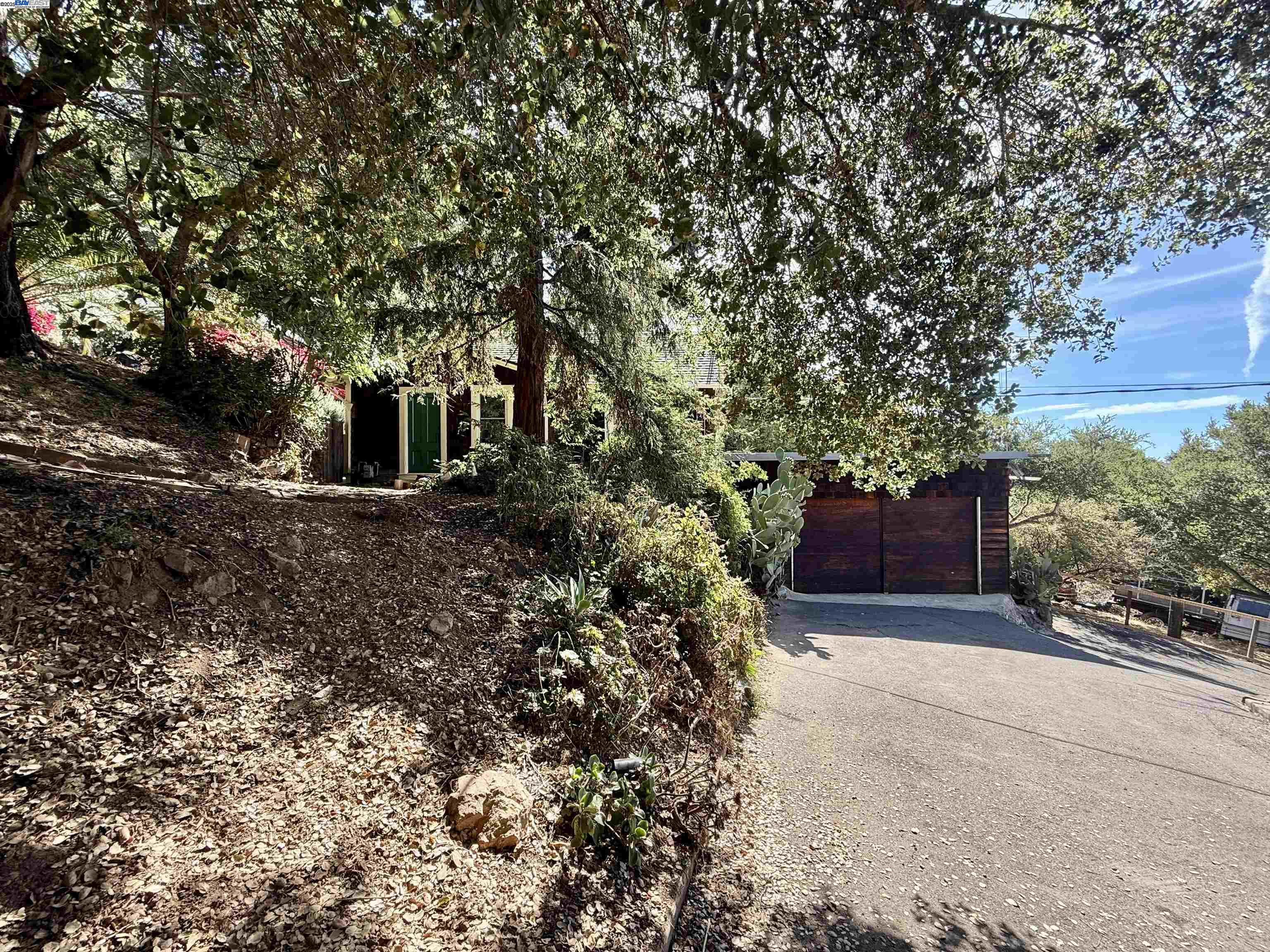 Detail Gallery Image 1 of 50 For 7308 Altura Pl, Oakland,  CA 94605 - 1 Beds | 1 Baths