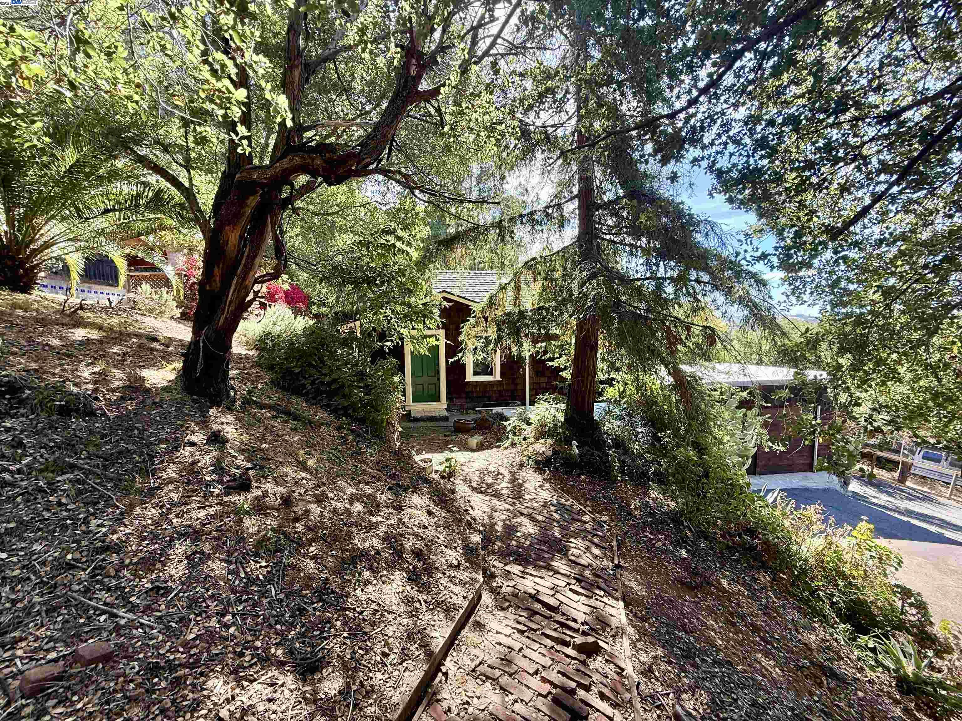 Detail Gallery Image 2 of 50 For 7308 Altura Pl, Oakland,  CA 94605 - 1 Beds | 1 Baths