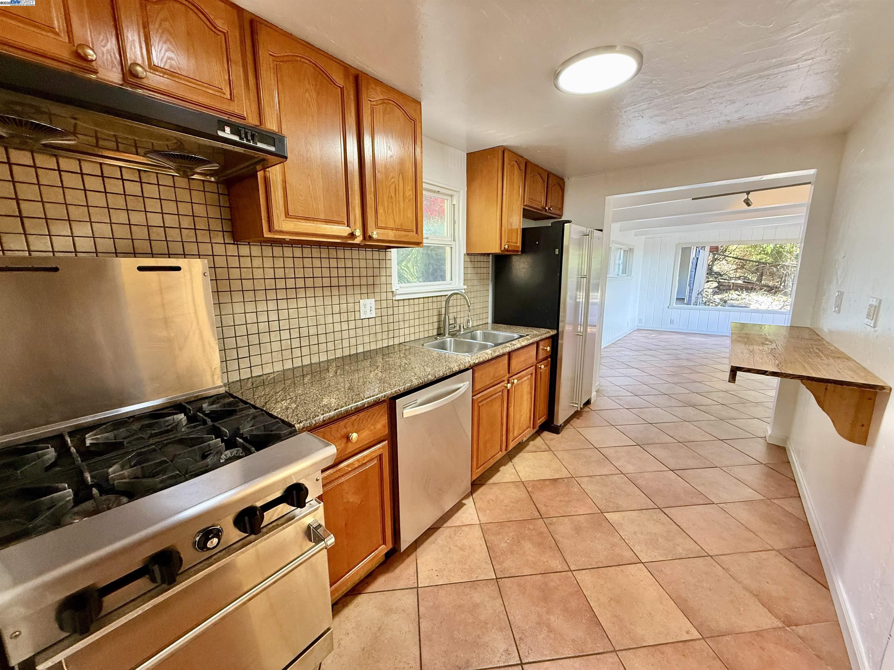 Detail Gallery Image 13 of 50 For 7308 Altura Pl, Oakland,  CA 94605 - 1 Beds | 1 Baths
