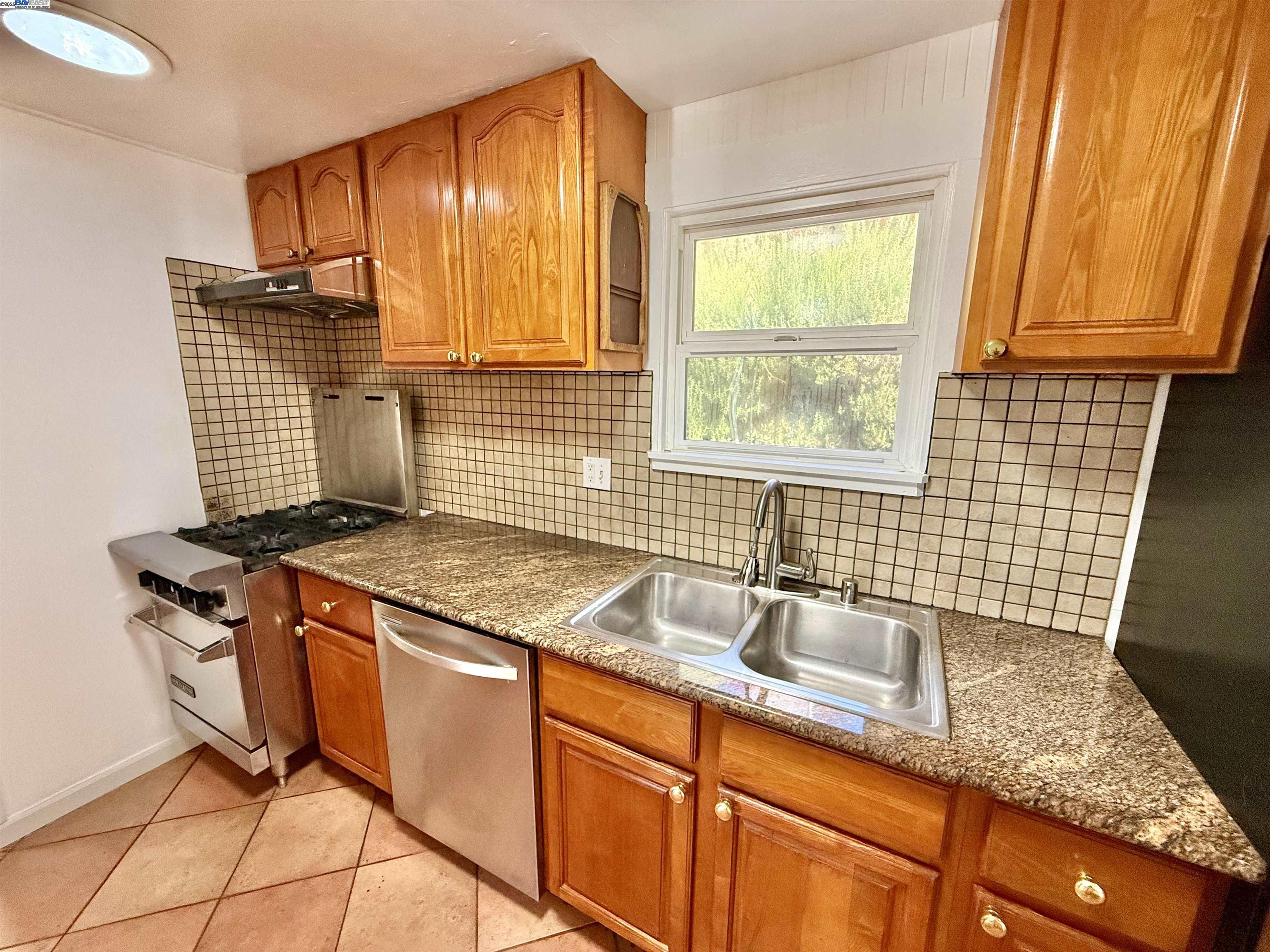 Detail Gallery Image 14 of 50 For 7308 Altura Pl, Oakland,  CA 94605 - 1 Beds | 1 Baths