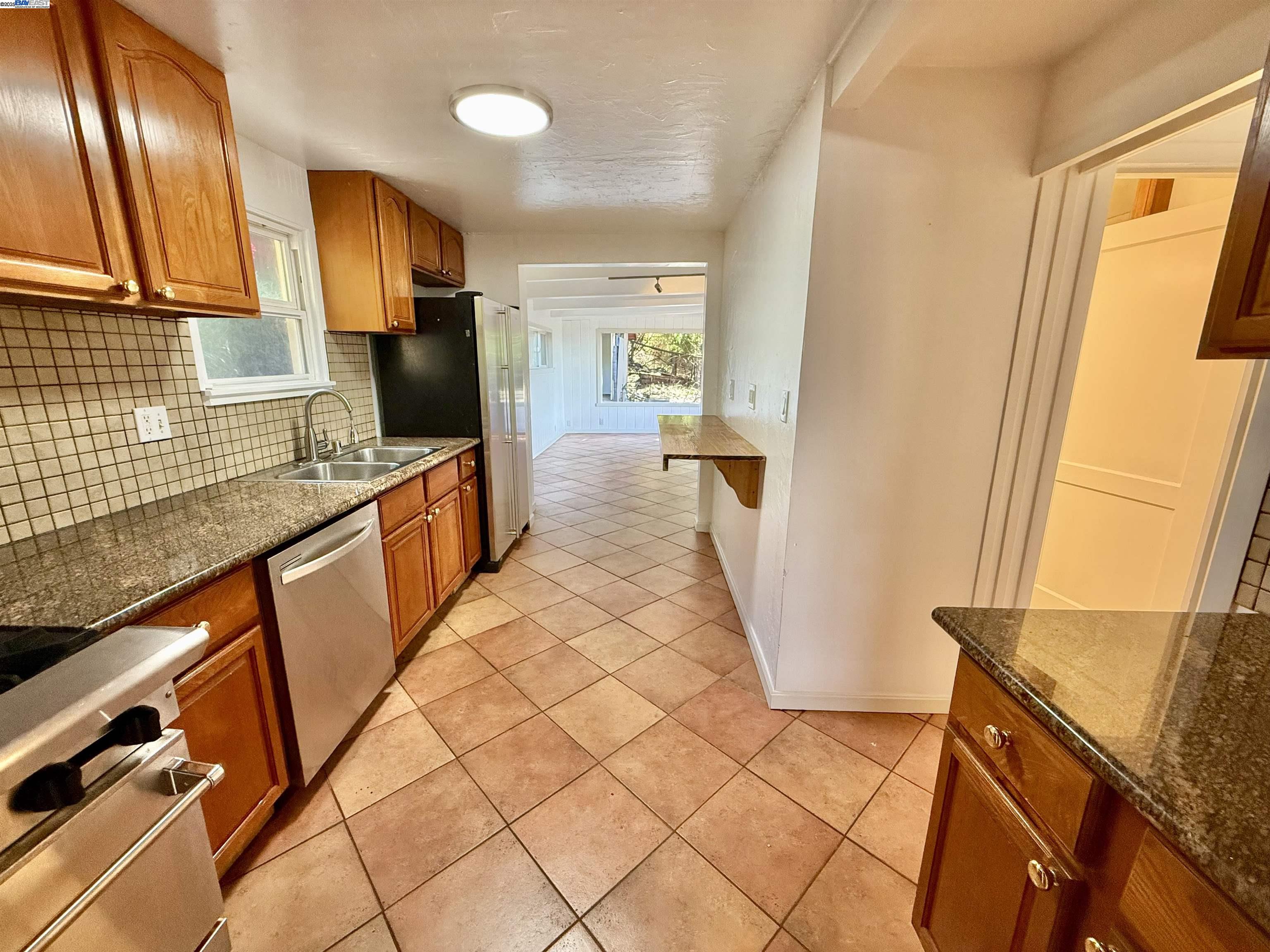 Detail Gallery Image 16 of 50 For 7308 Altura Pl, Oakland,  CA 94605 - 1 Beds | 1 Baths