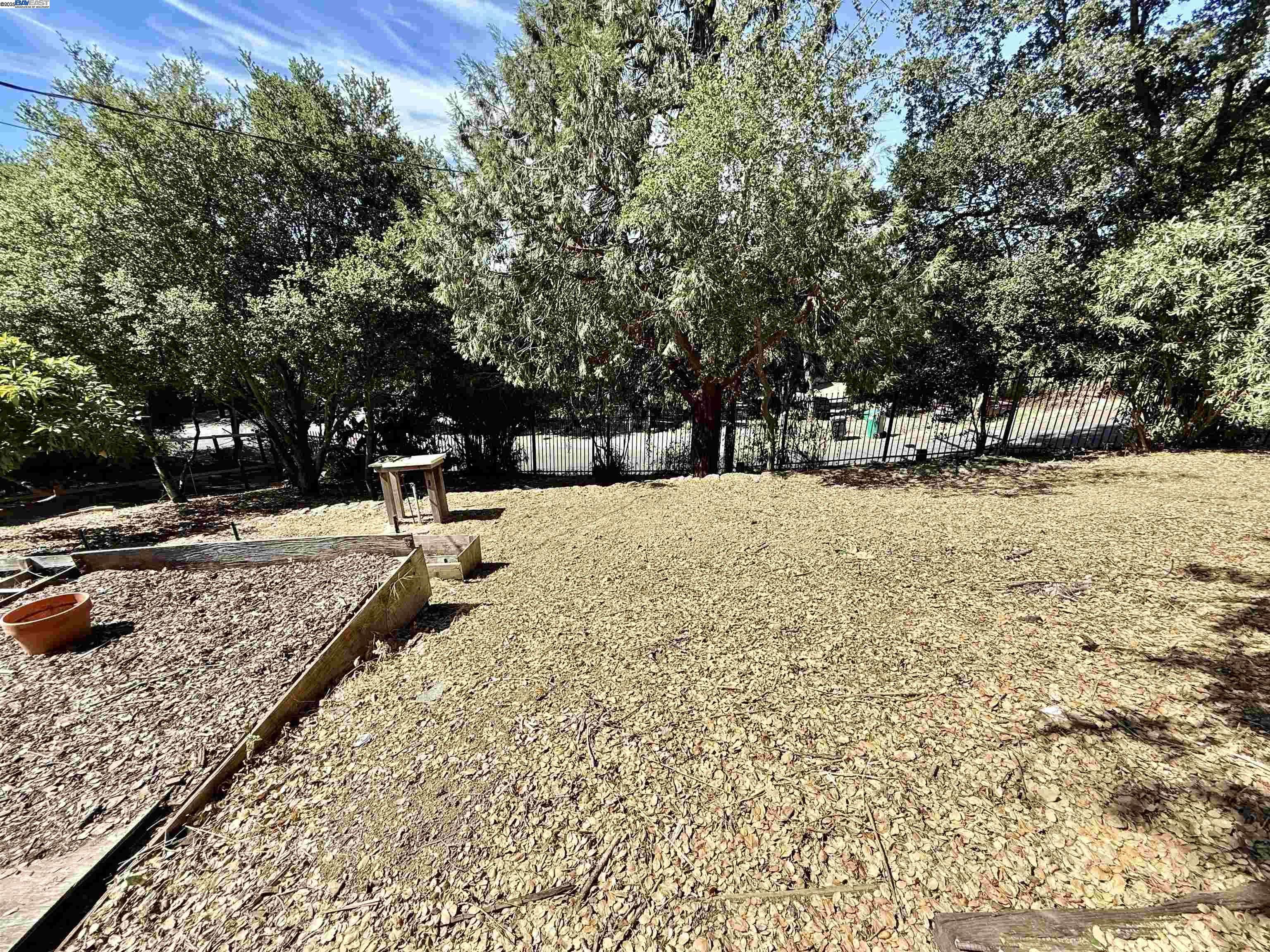 Detail Gallery Image 3 of 50 For 7308 Altura Pl, Oakland,  CA 94605 - 1 Beds | 1 Baths