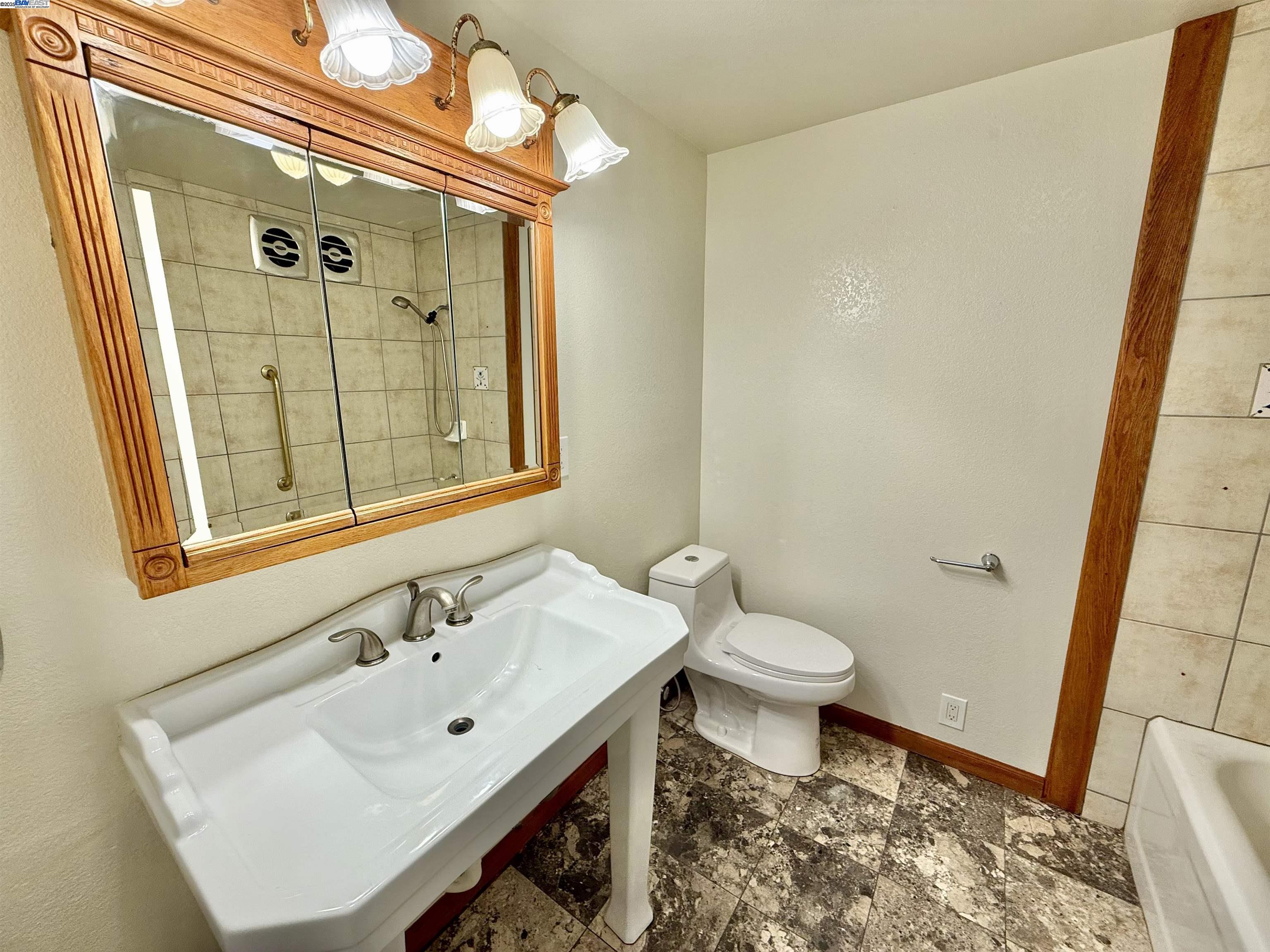 Detail Gallery Image 21 of 50 For 7308 Altura Pl, Oakland,  CA 94605 - 1 Beds | 1 Baths