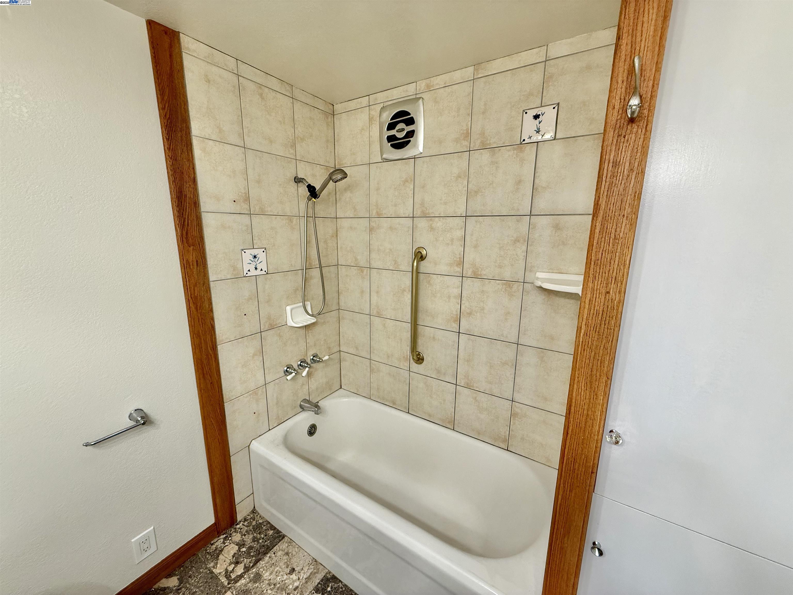 Detail Gallery Image 22 of 50 For 7308 Altura Pl, Oakland,  CA 94605 - 1 Beds | 1 Baths
